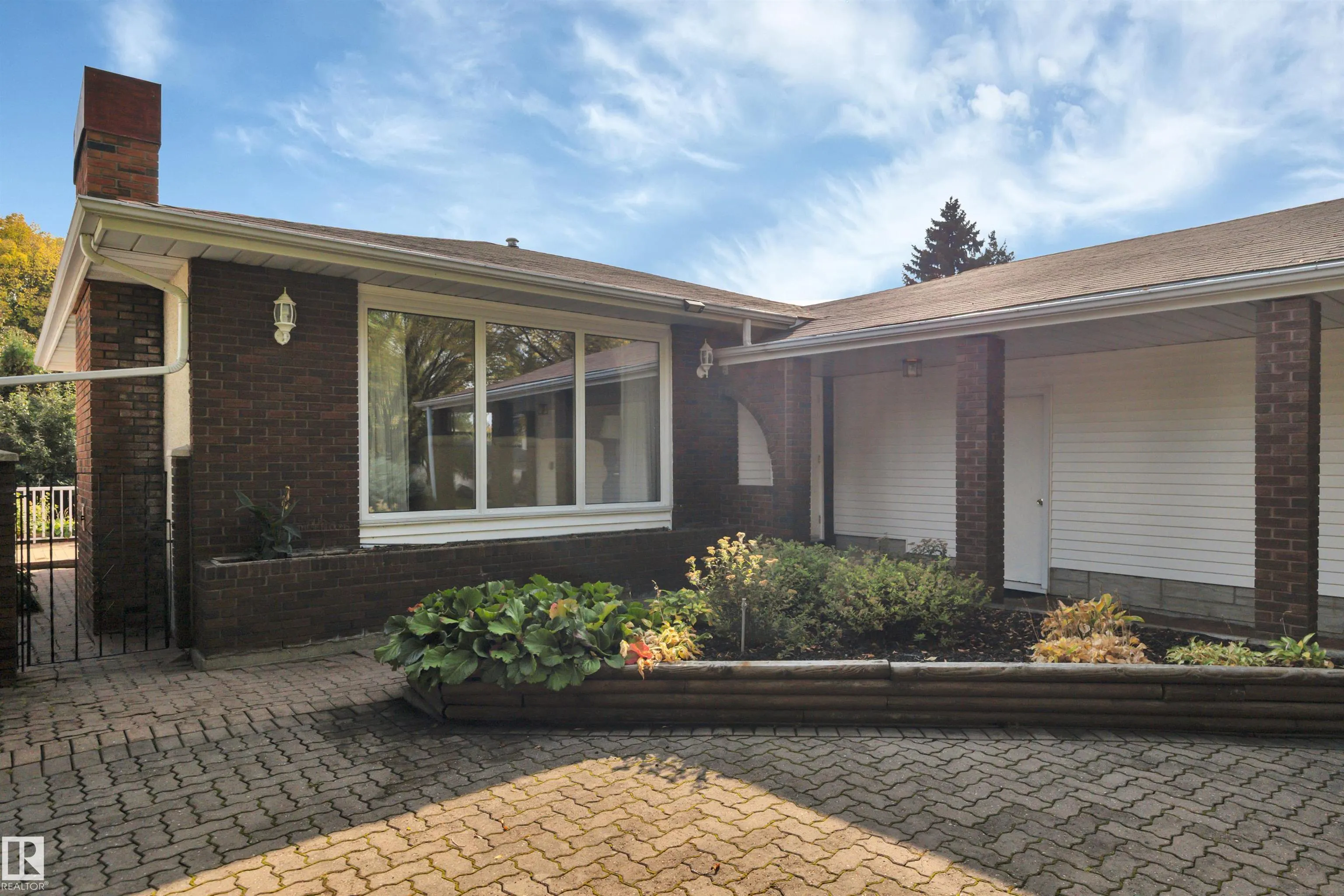 56 FLEETWOOD Crescent