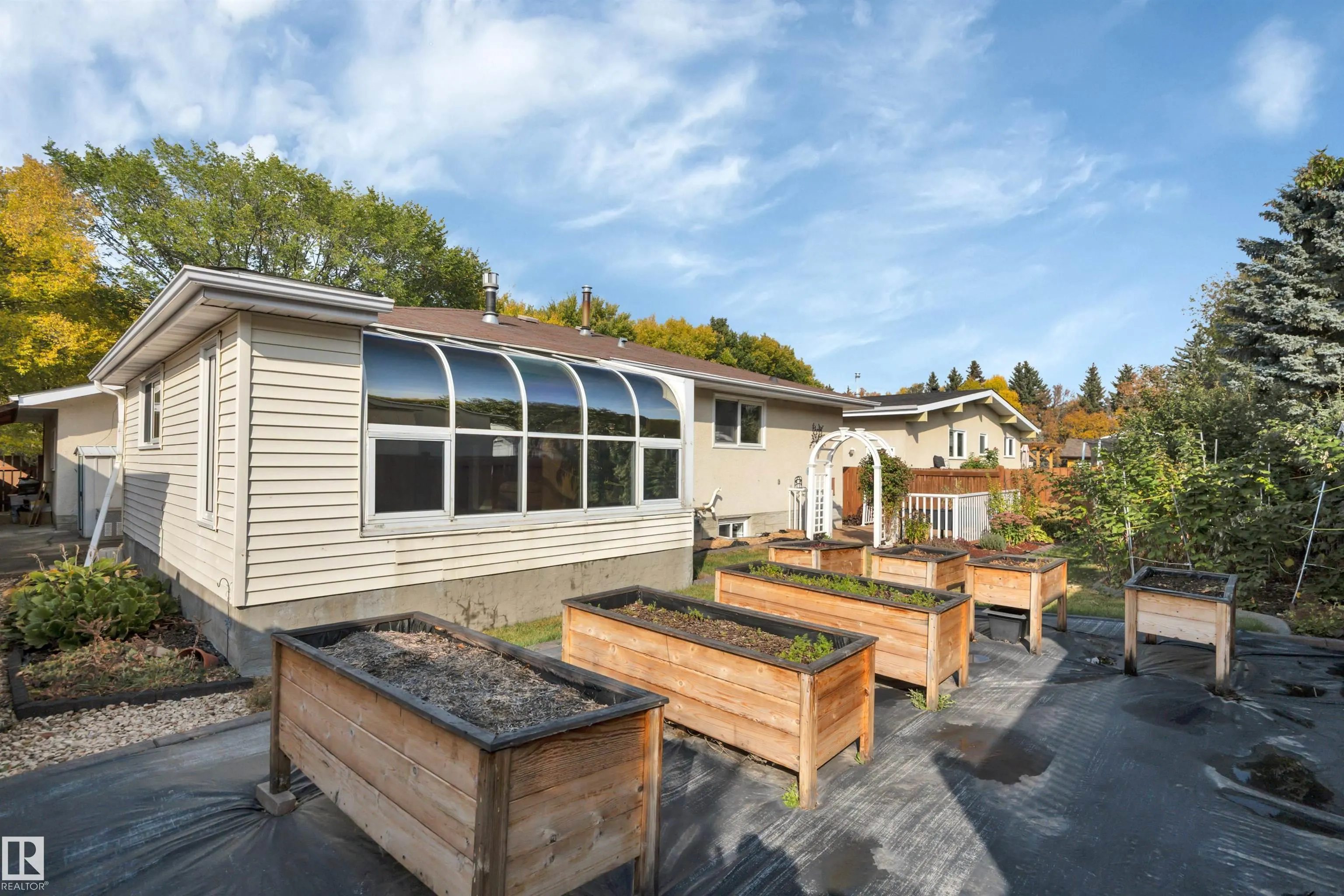 56 FLEETWOOD Crescent