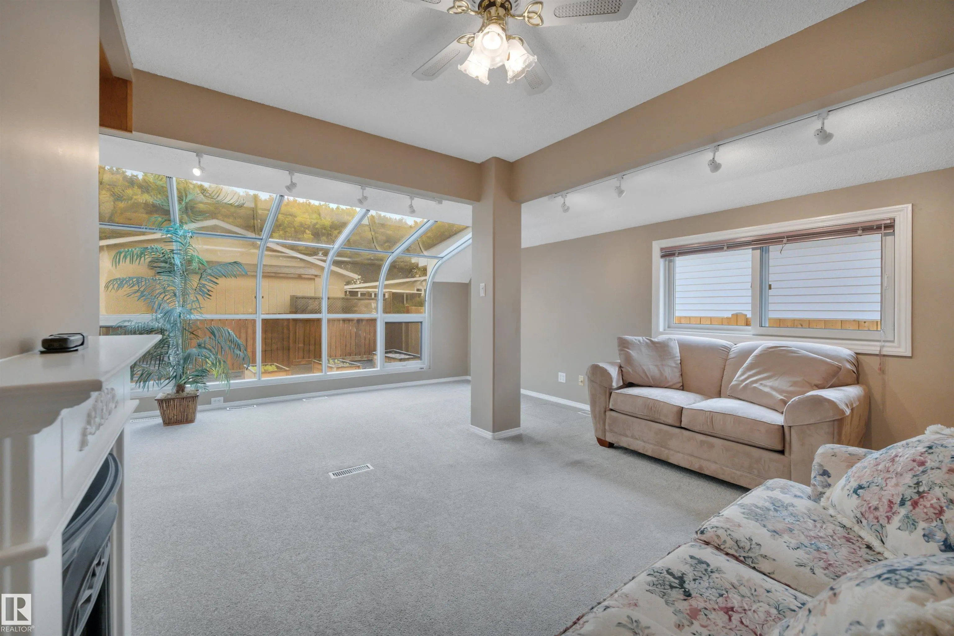 56 FLEETWOOD Crescent