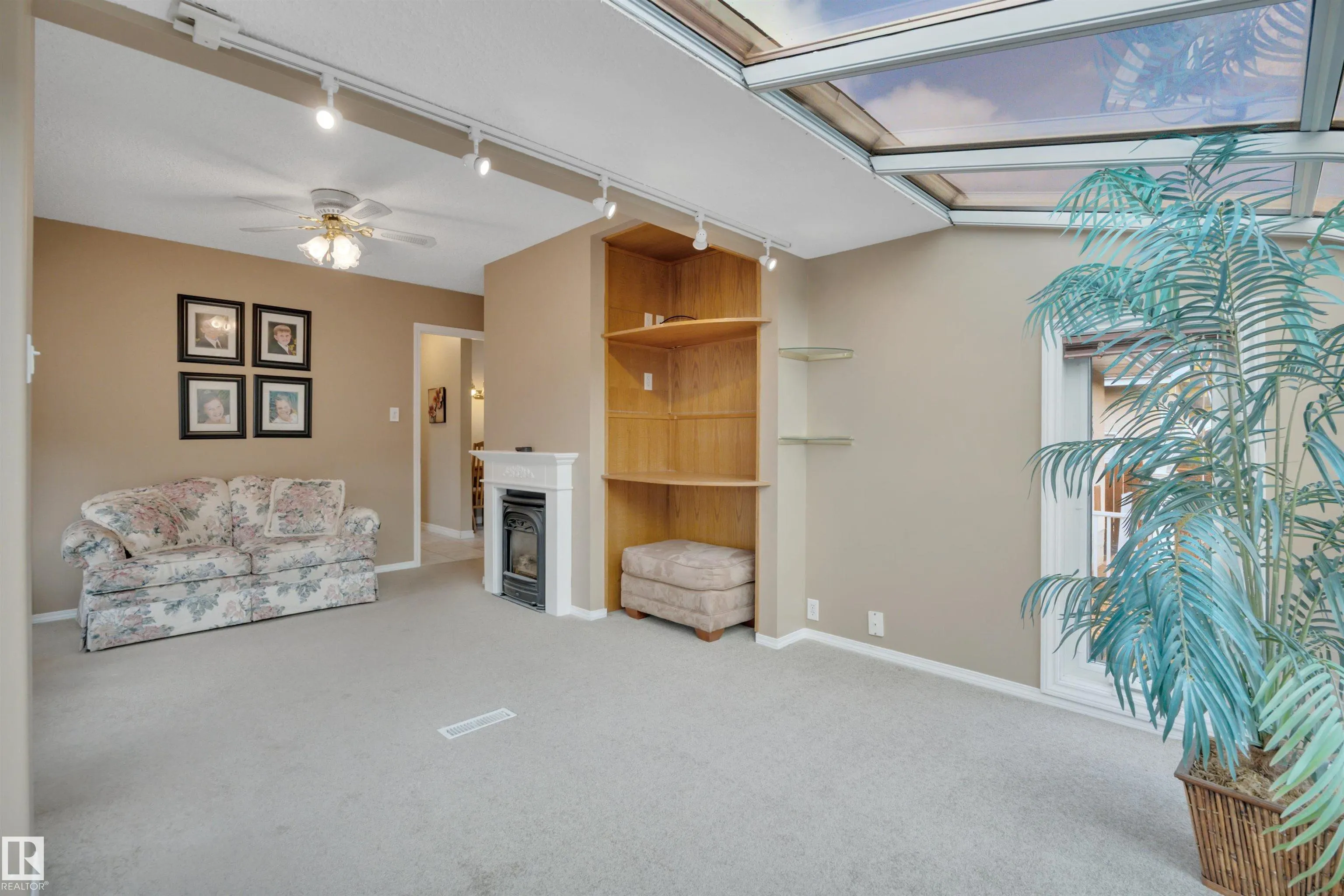 56 FLEETWOOD Crescent