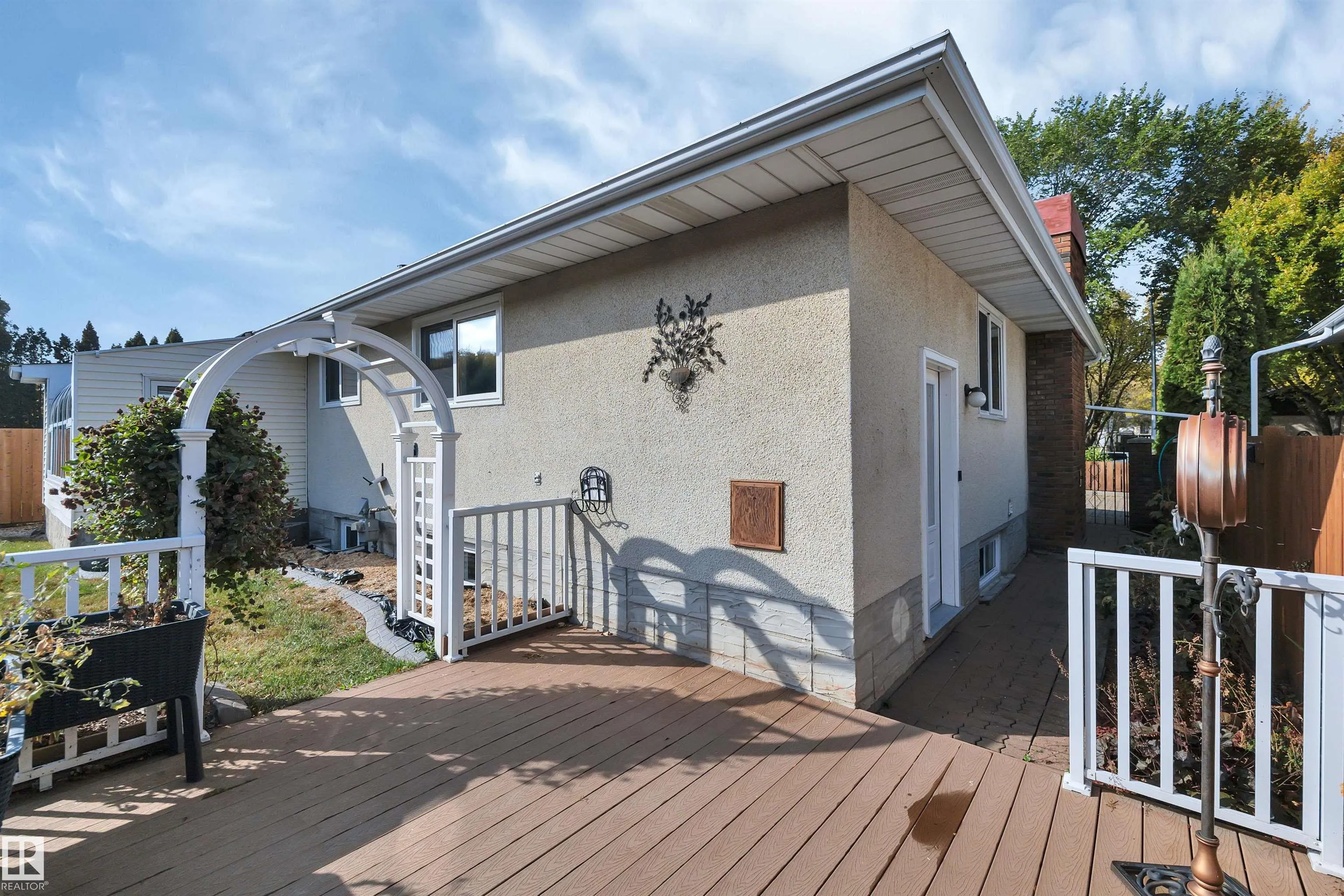 56 FLEETWOOD Crescent
