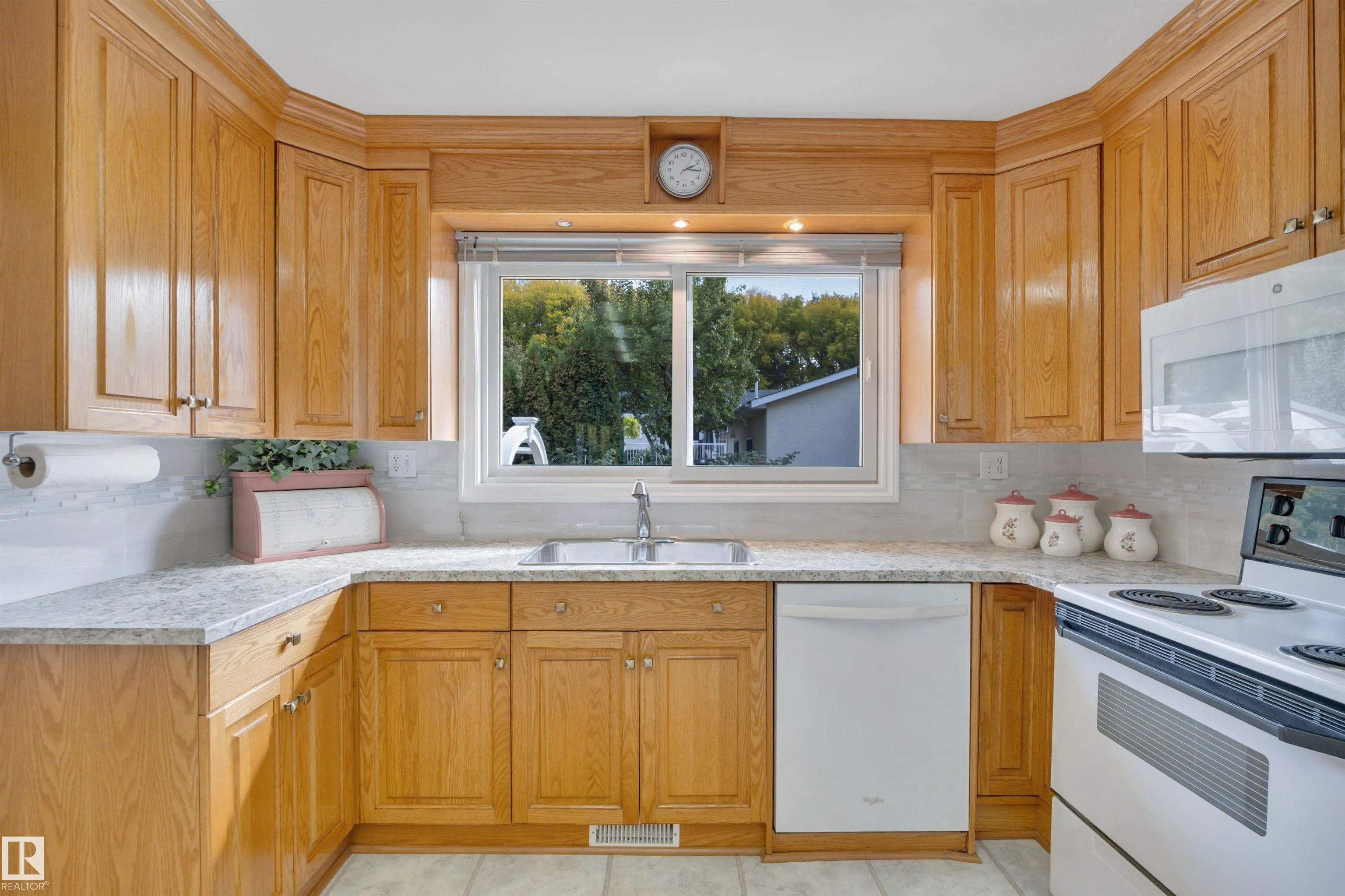 56 FLEETWOOD Crescent