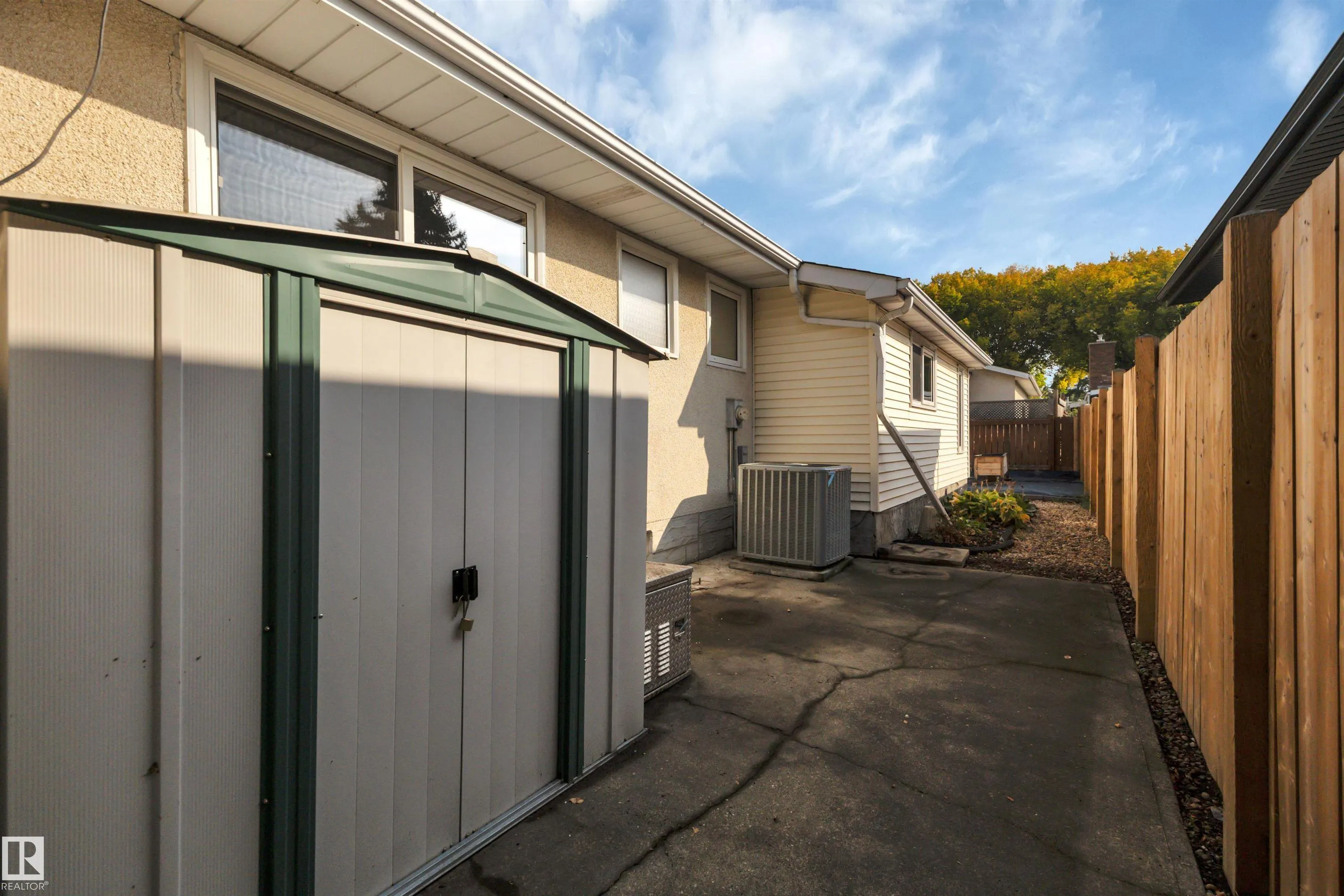 56 FLEETWOOD Crescent