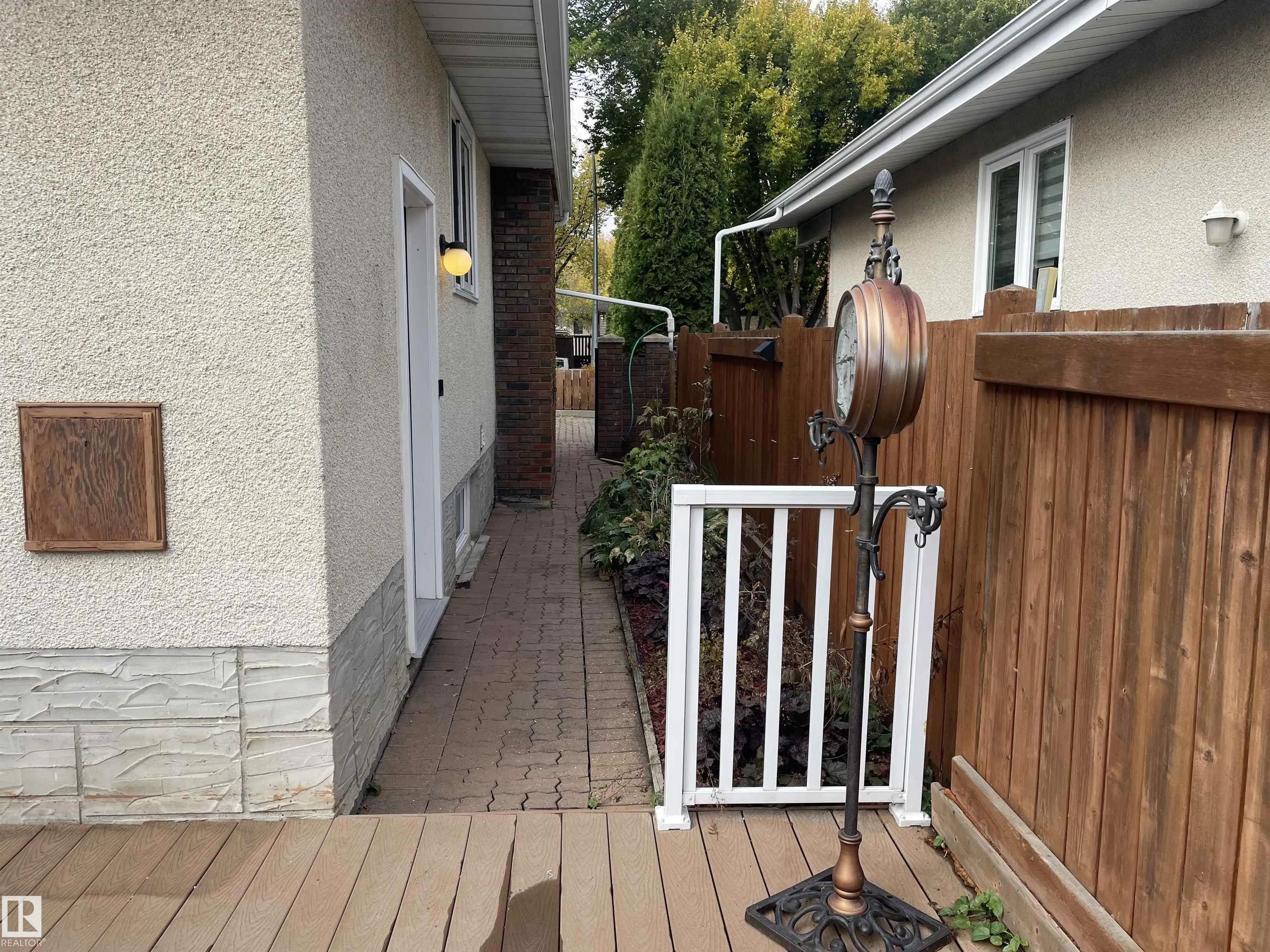 56 FLEETWOOD Crescent