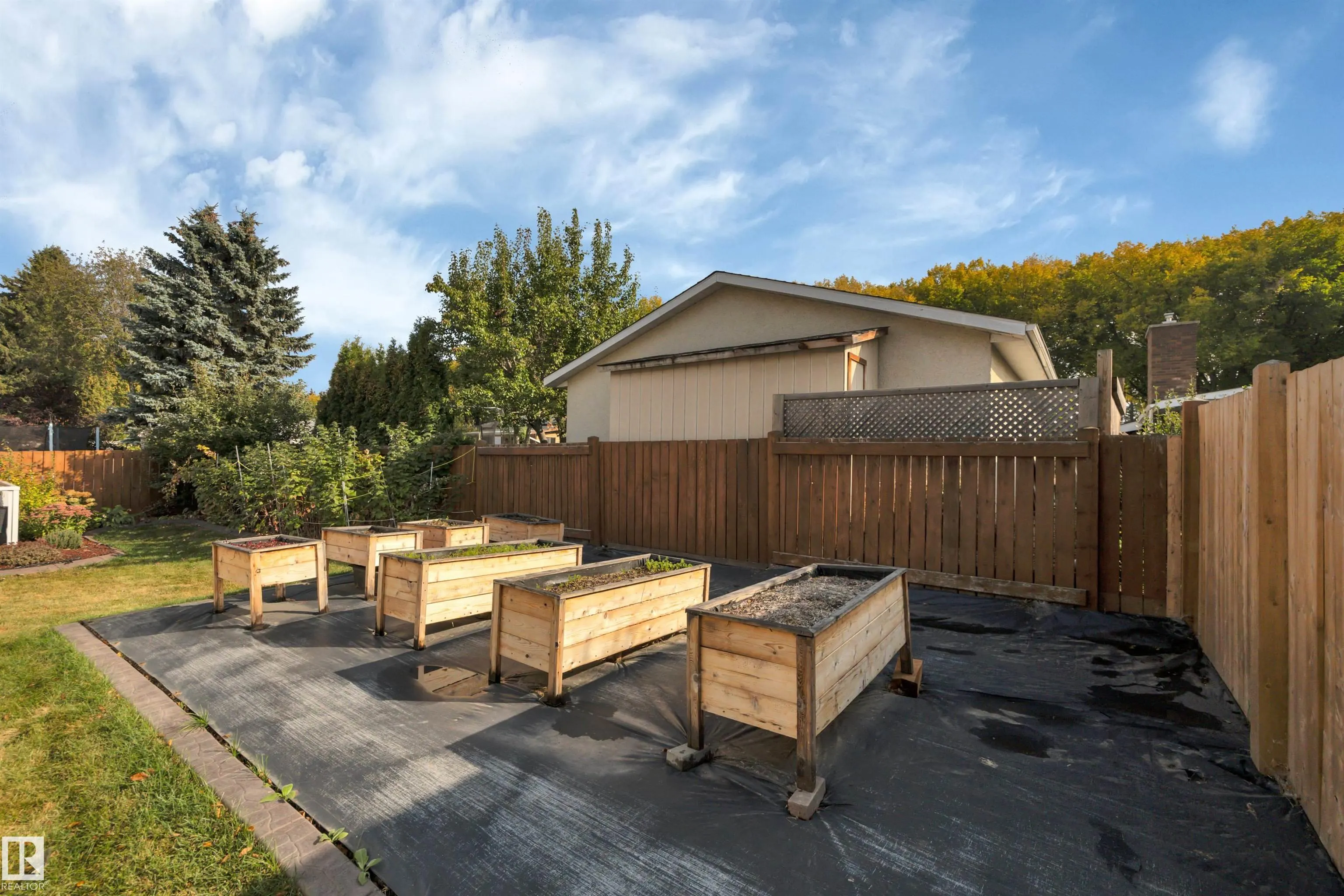56 FLEETWOOD Crescent