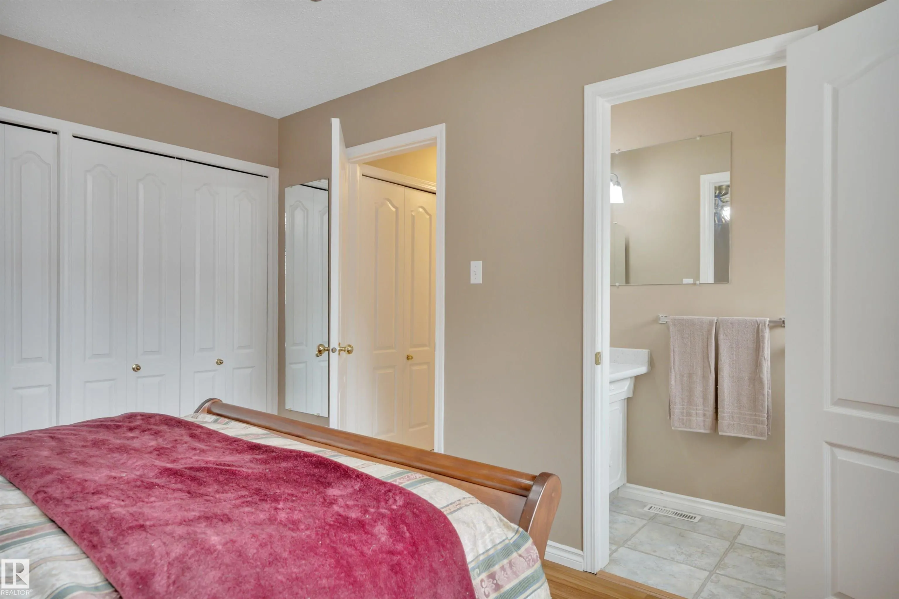 56 FLEETWOOD Crescent
