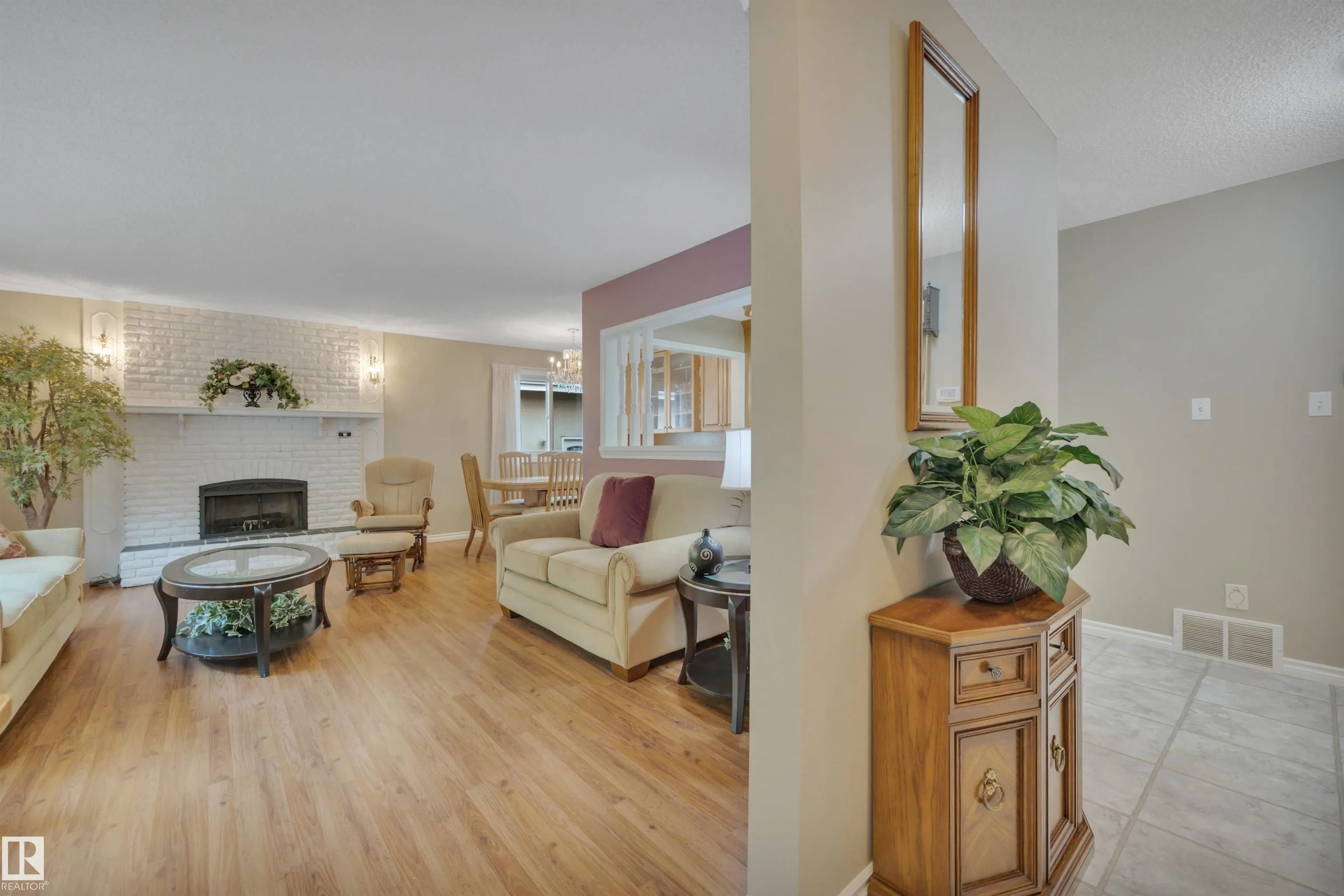 56 FLEETWOOD Crescent
