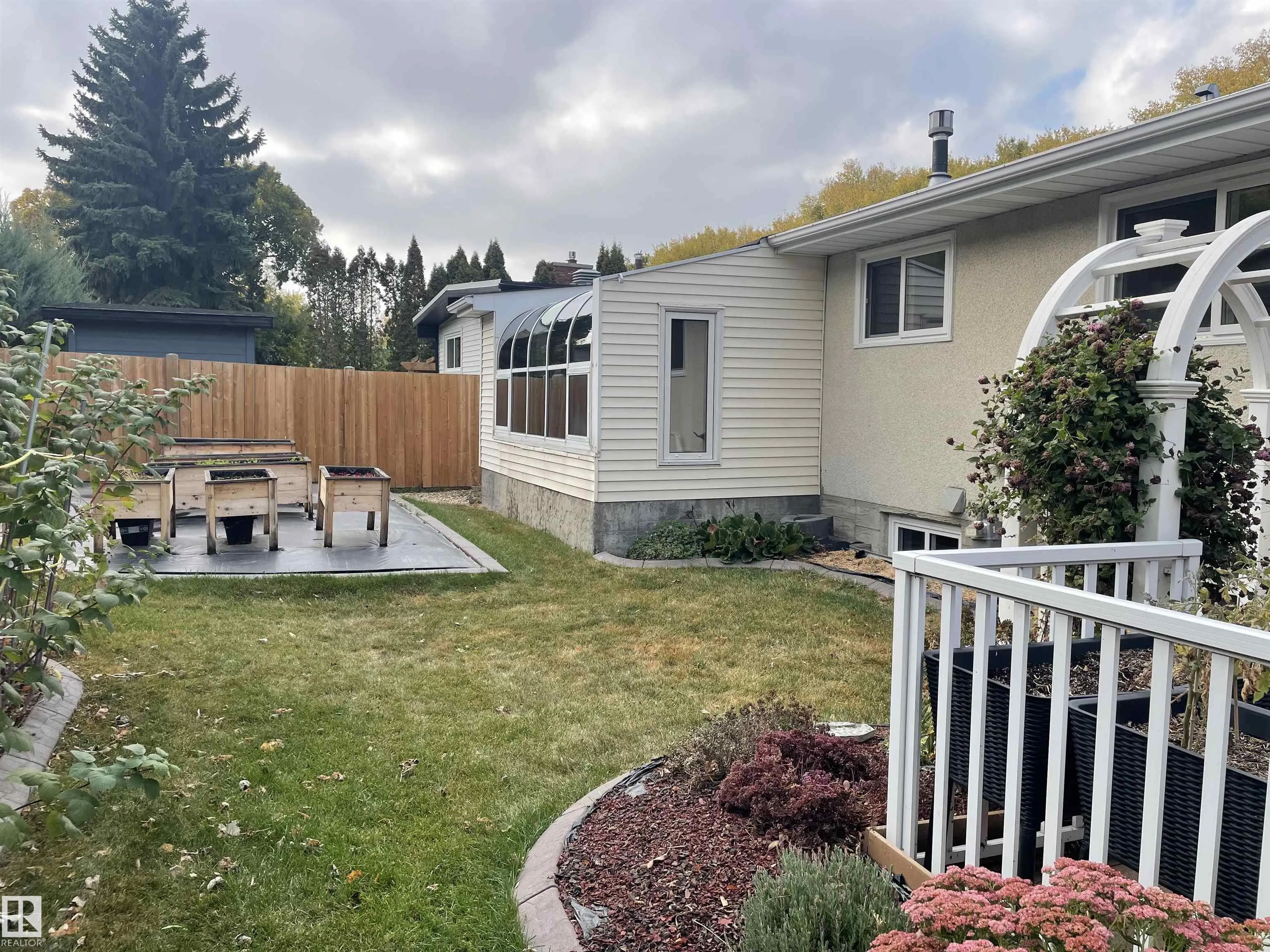 56 FLEETWOOD Crescent
