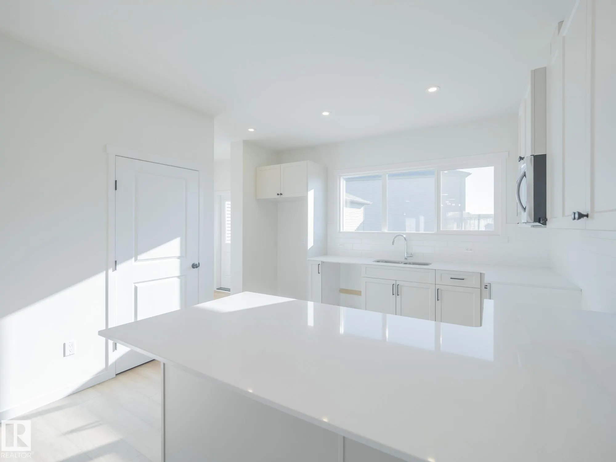 37 ROSA Crescent
