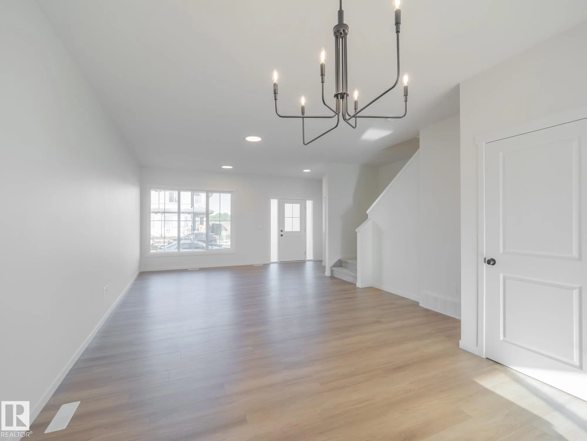 37 ROSA Crescent