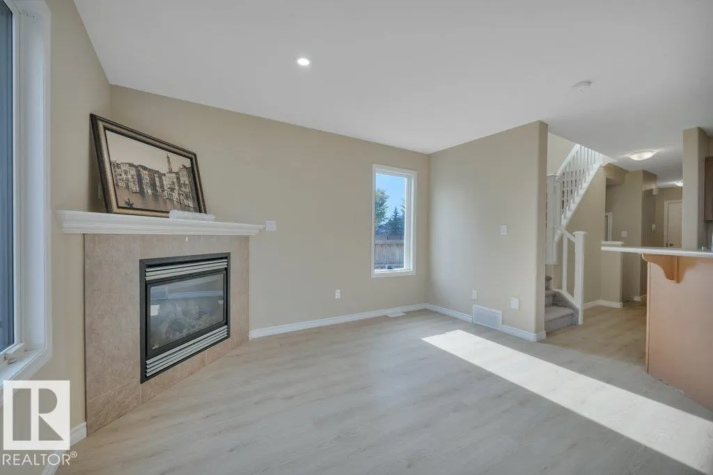300 GRAYWOOD Mews