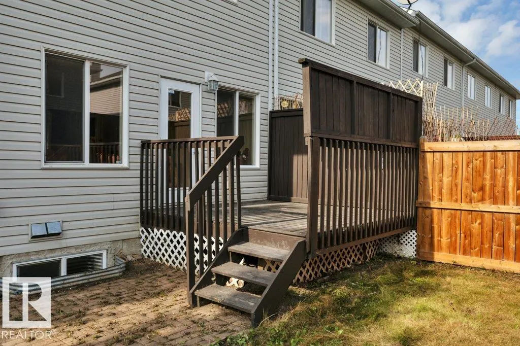 300 GRAYWOOD Mews