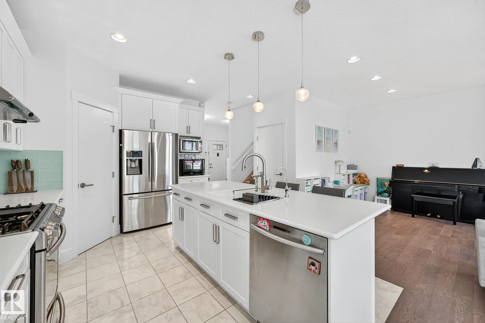 5203 ADMIRAL WALTER HOSE Street
