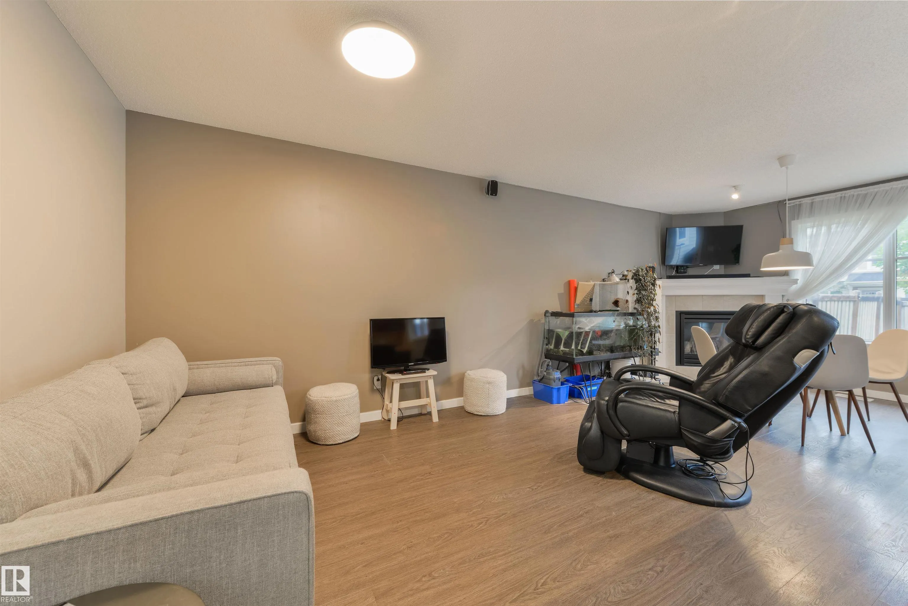 2219 AUSTIN Way