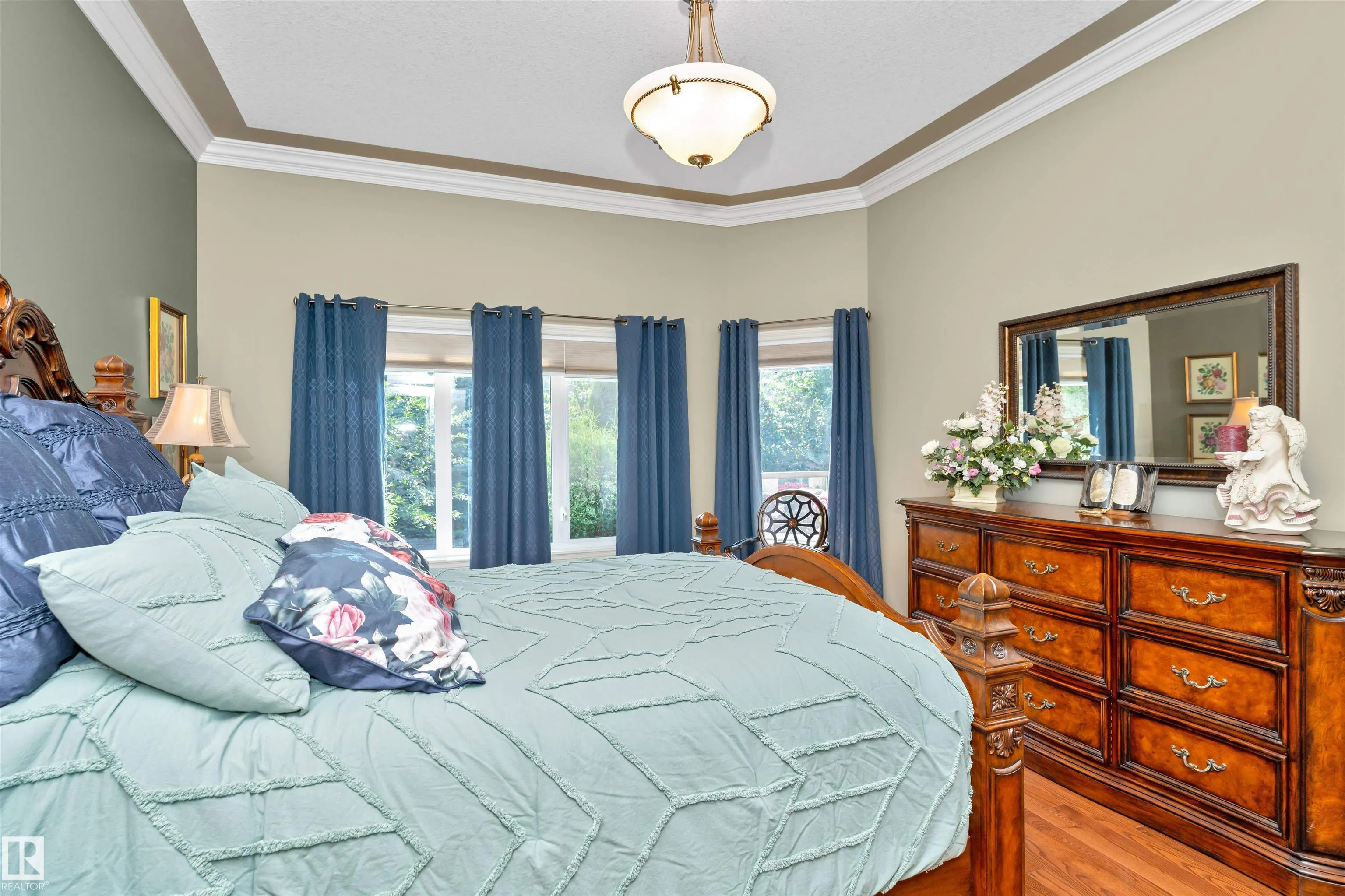 1203 HOLLANDS Close
