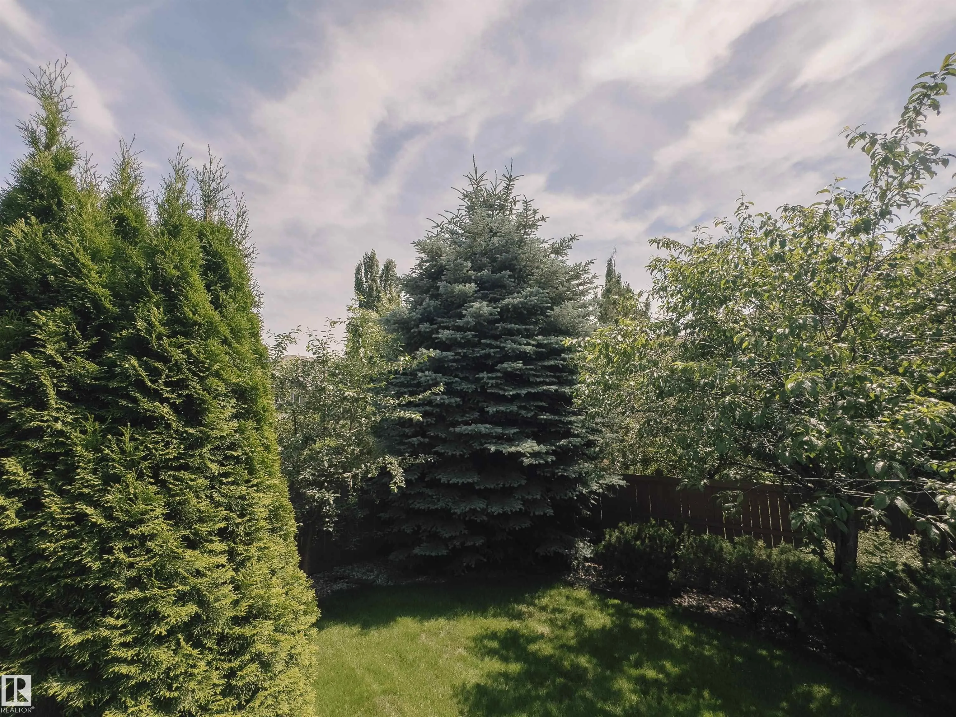 1203 HOLLANDS Close