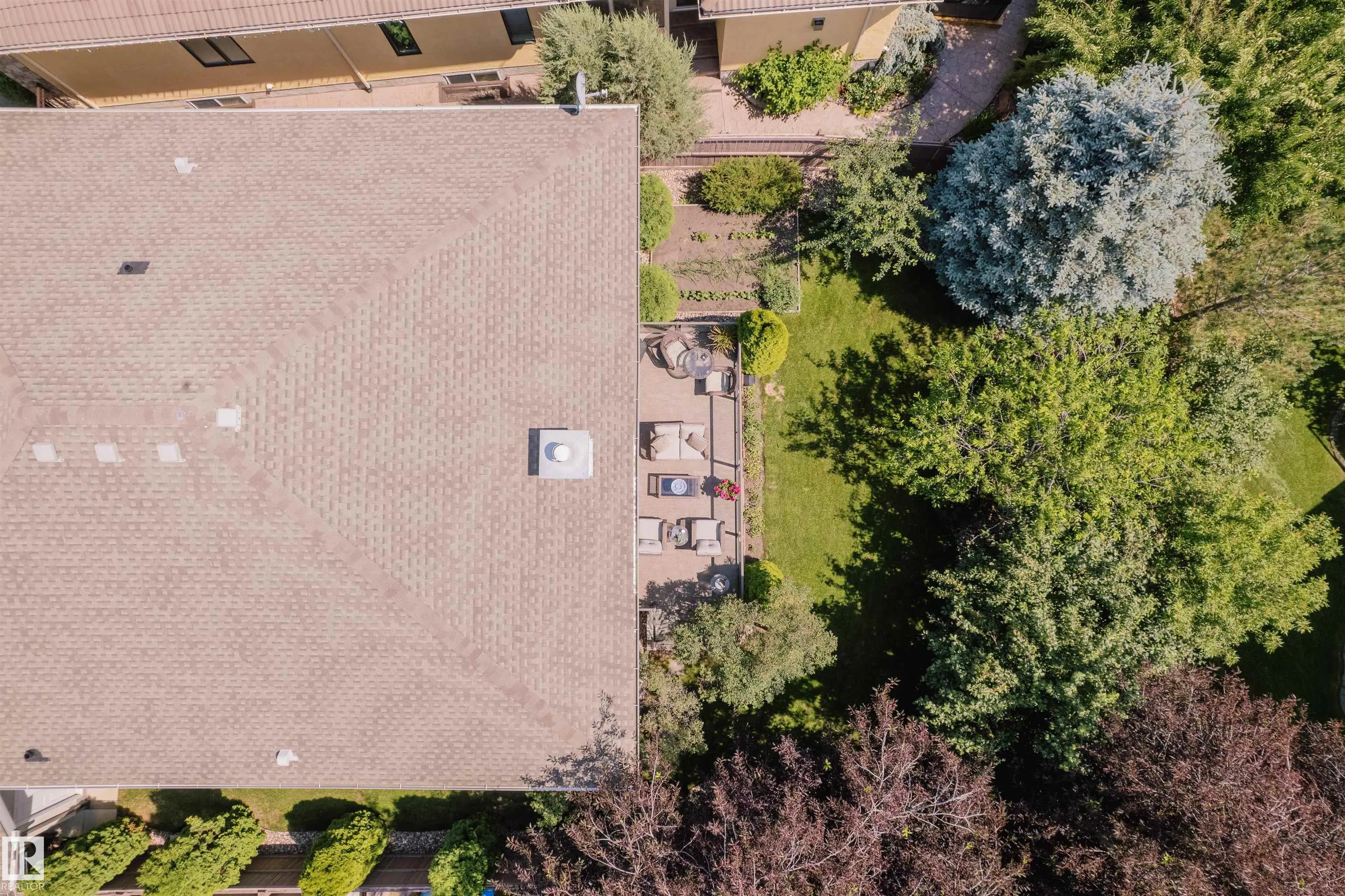 1203 HOLLANDS Close