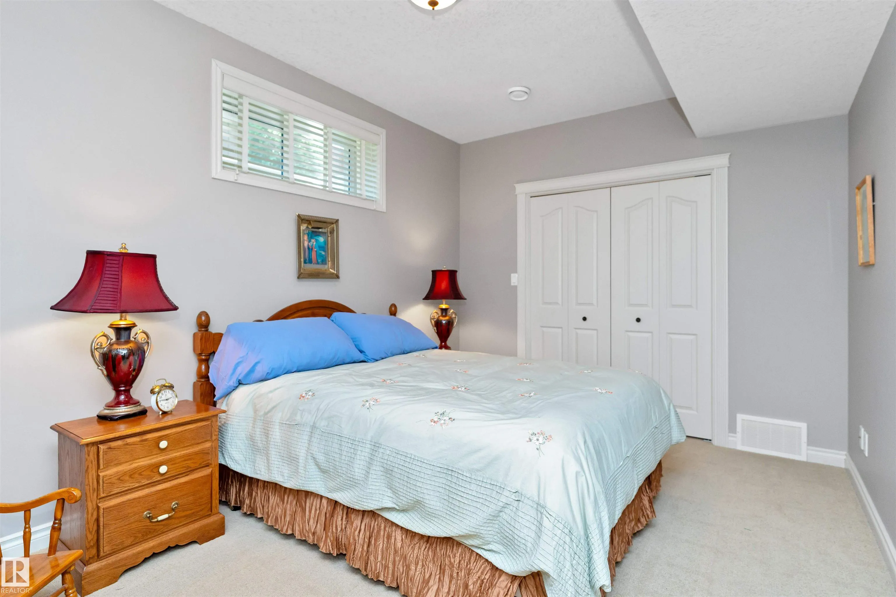 1203 HOLLANDS Close
