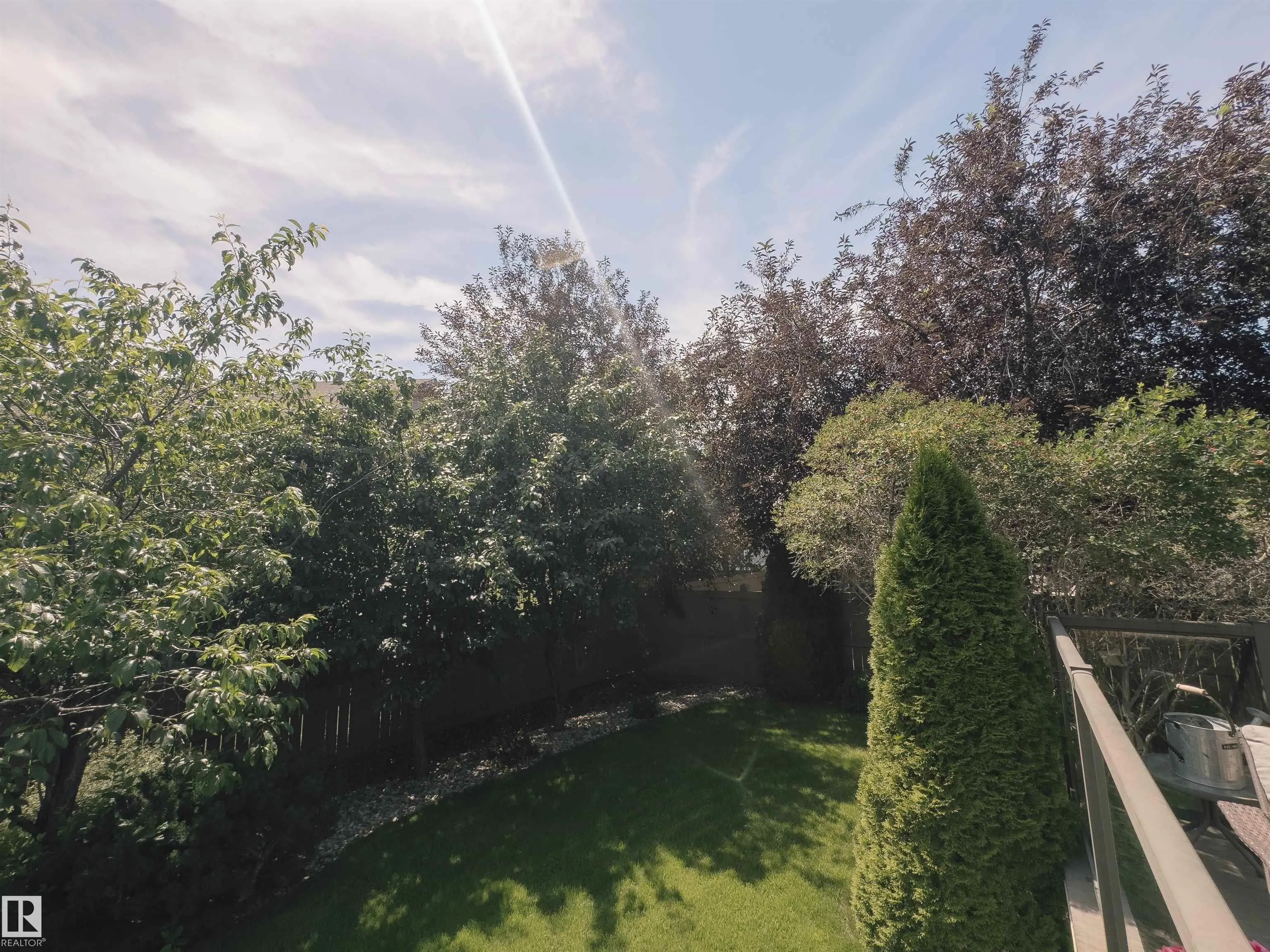 1203 HOLLANDS Close