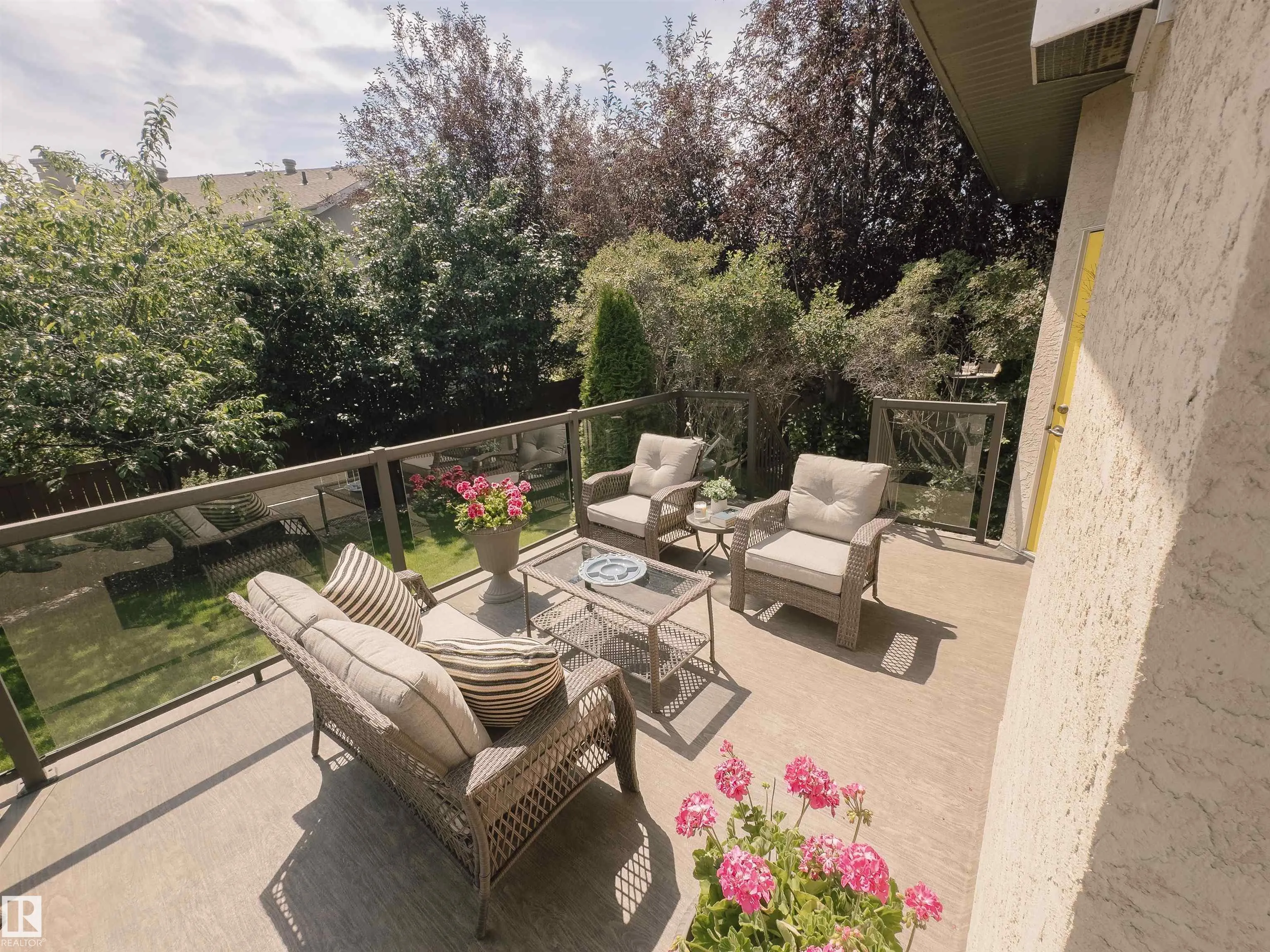 1203 HOLLANDS Close