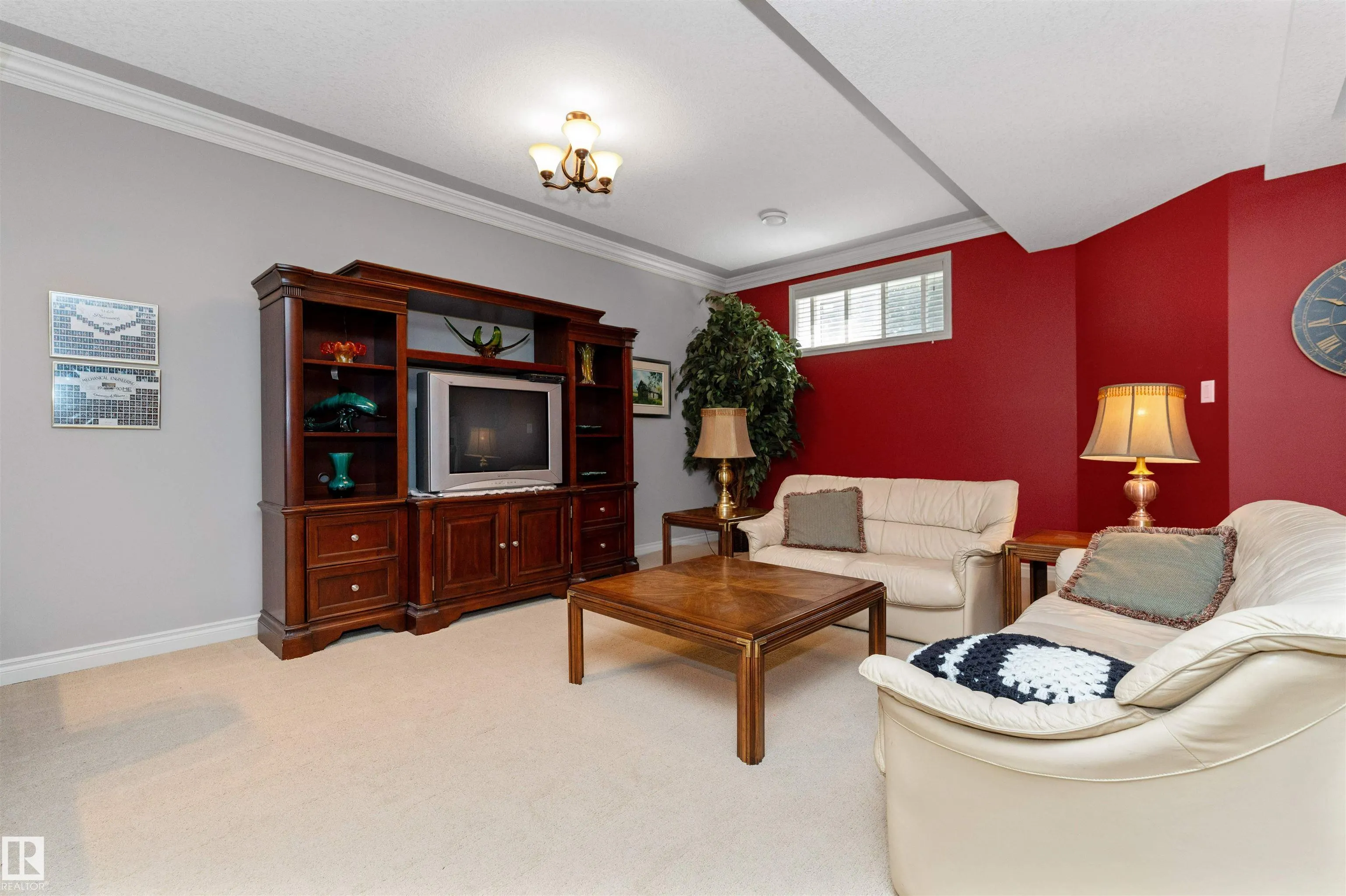 1203 HOLLANDS Close