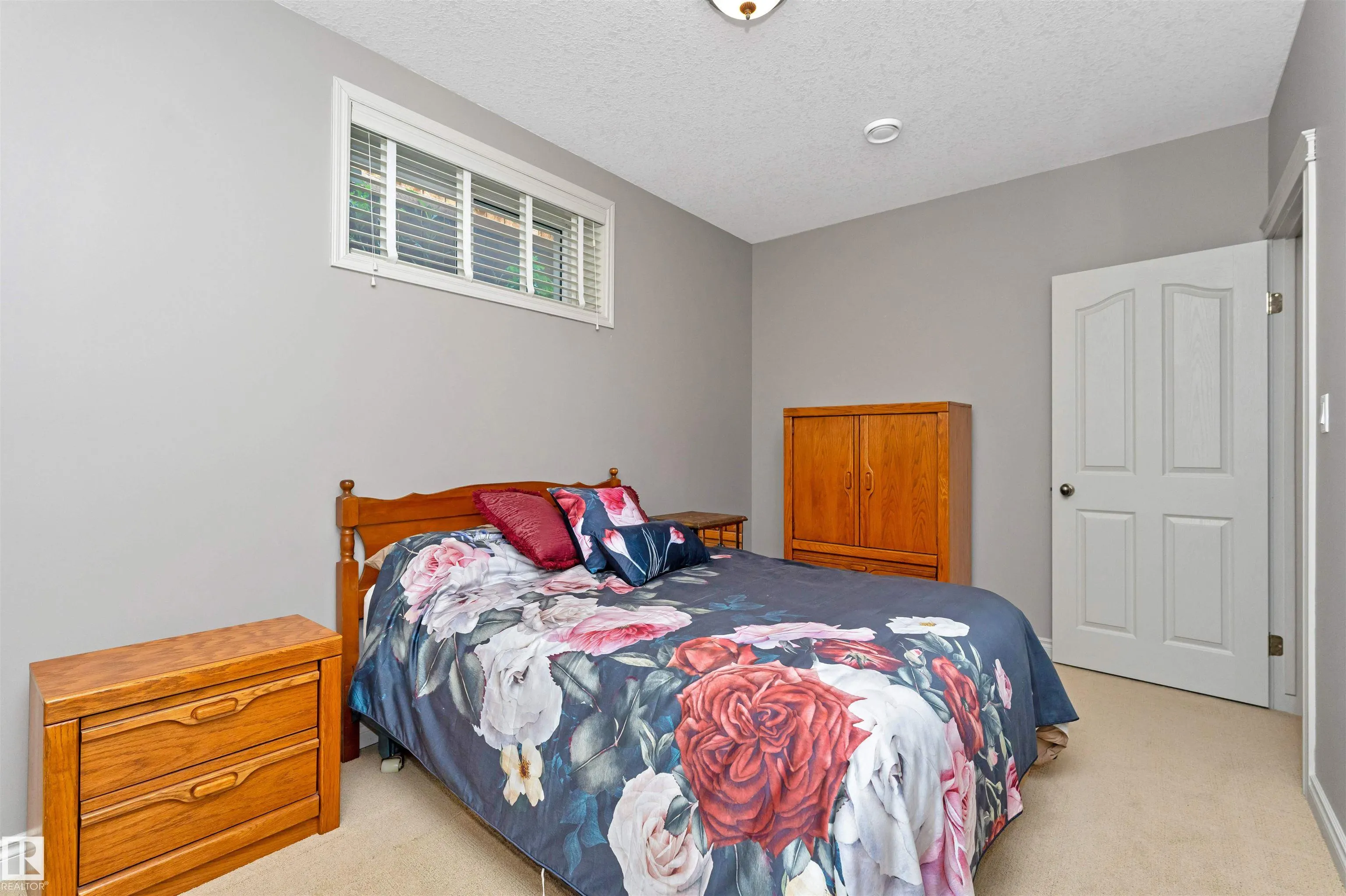 1203 HOLLANDS Close