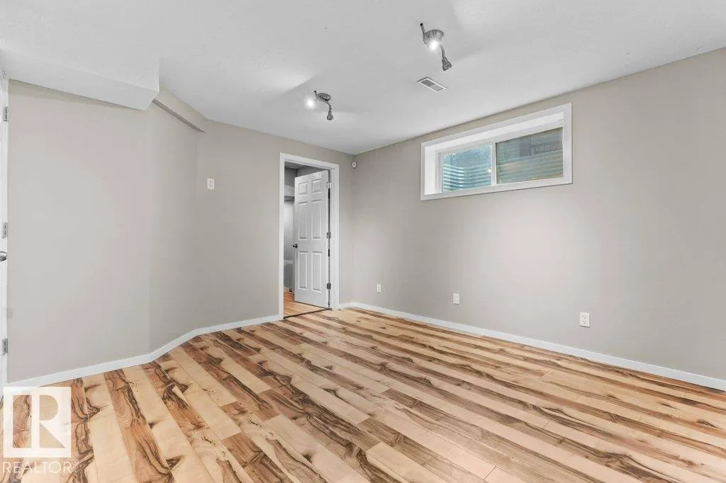 84 CALVERT Wynd