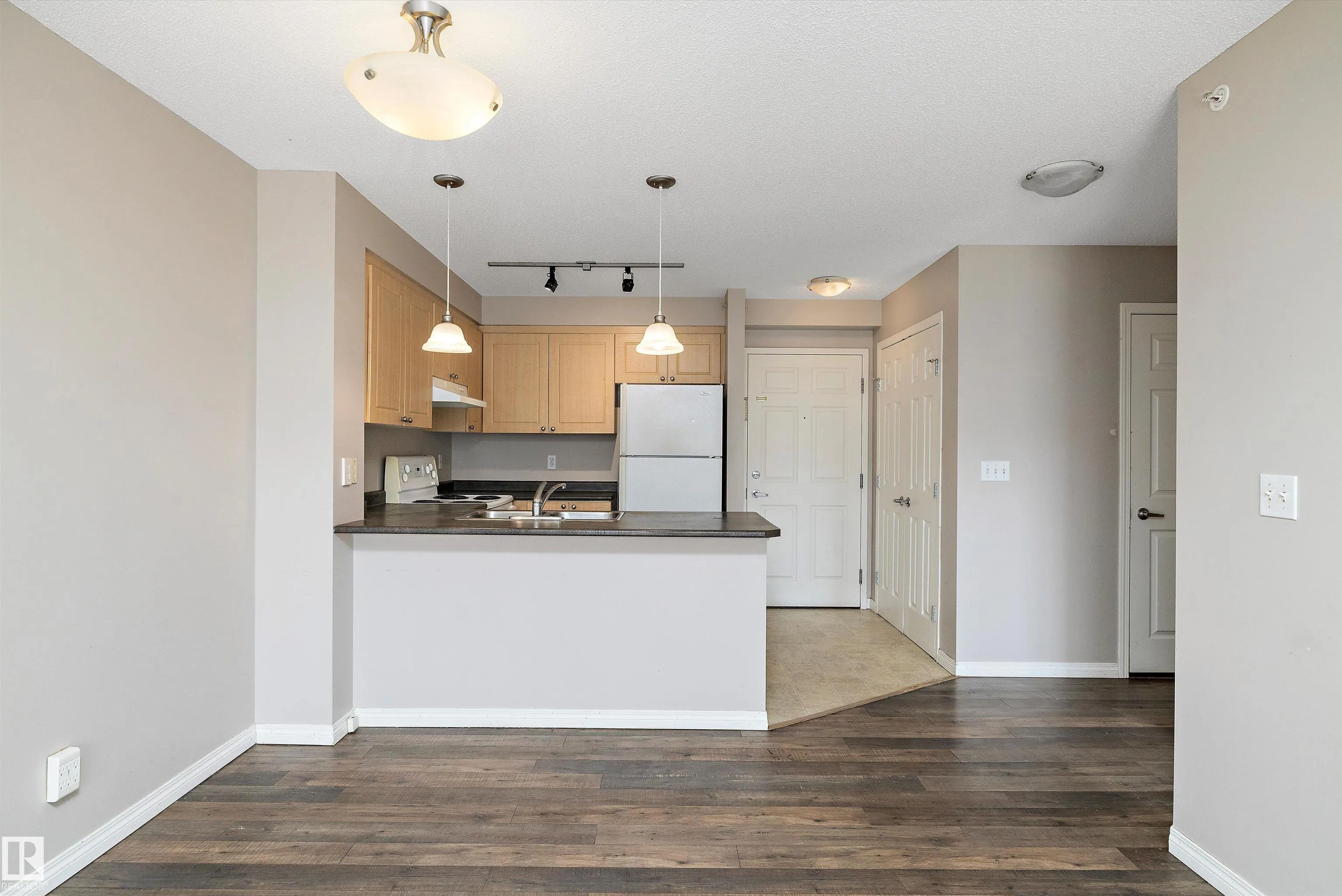 636 MCALLISTER Loop