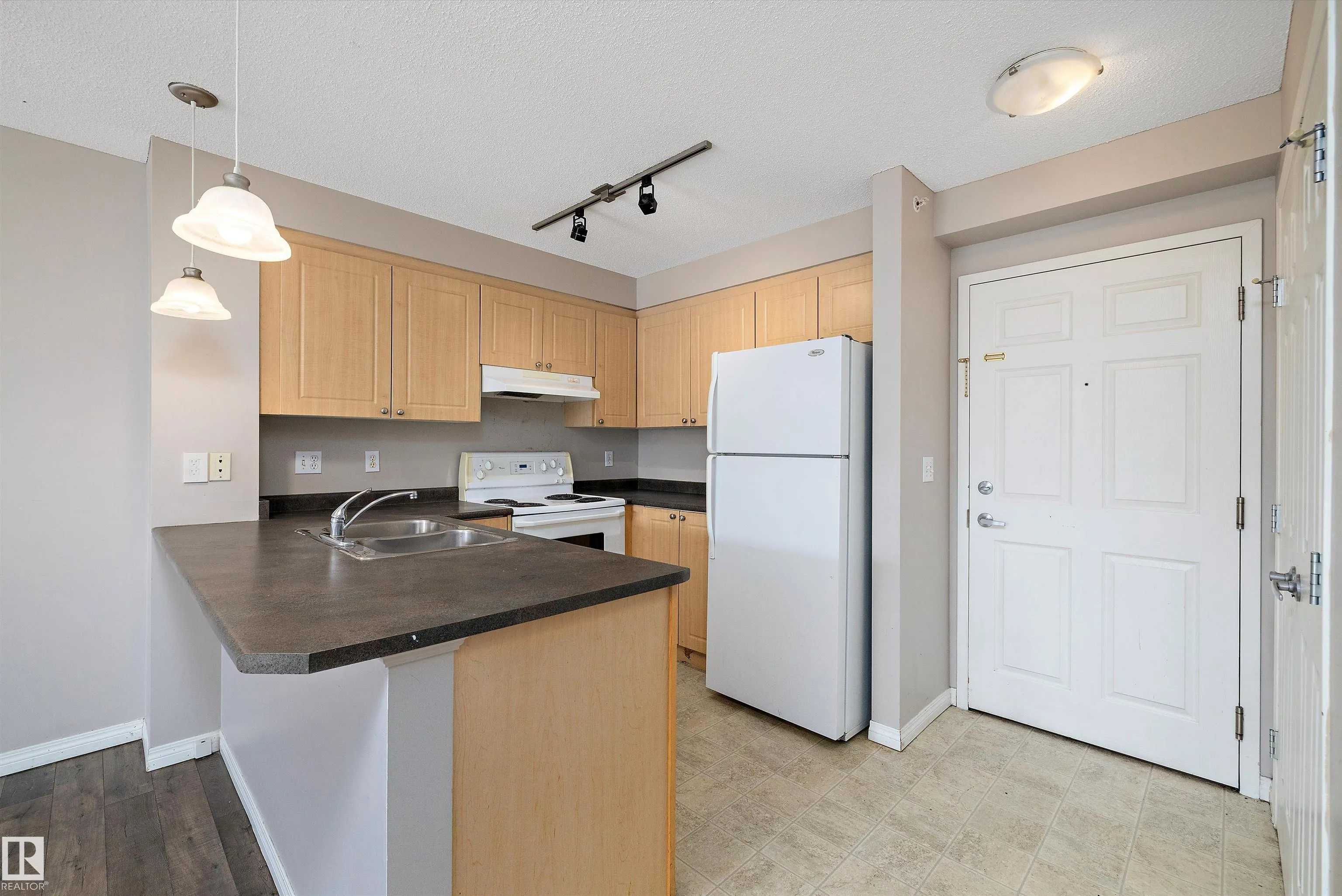 636 MCALLISTER Loop
