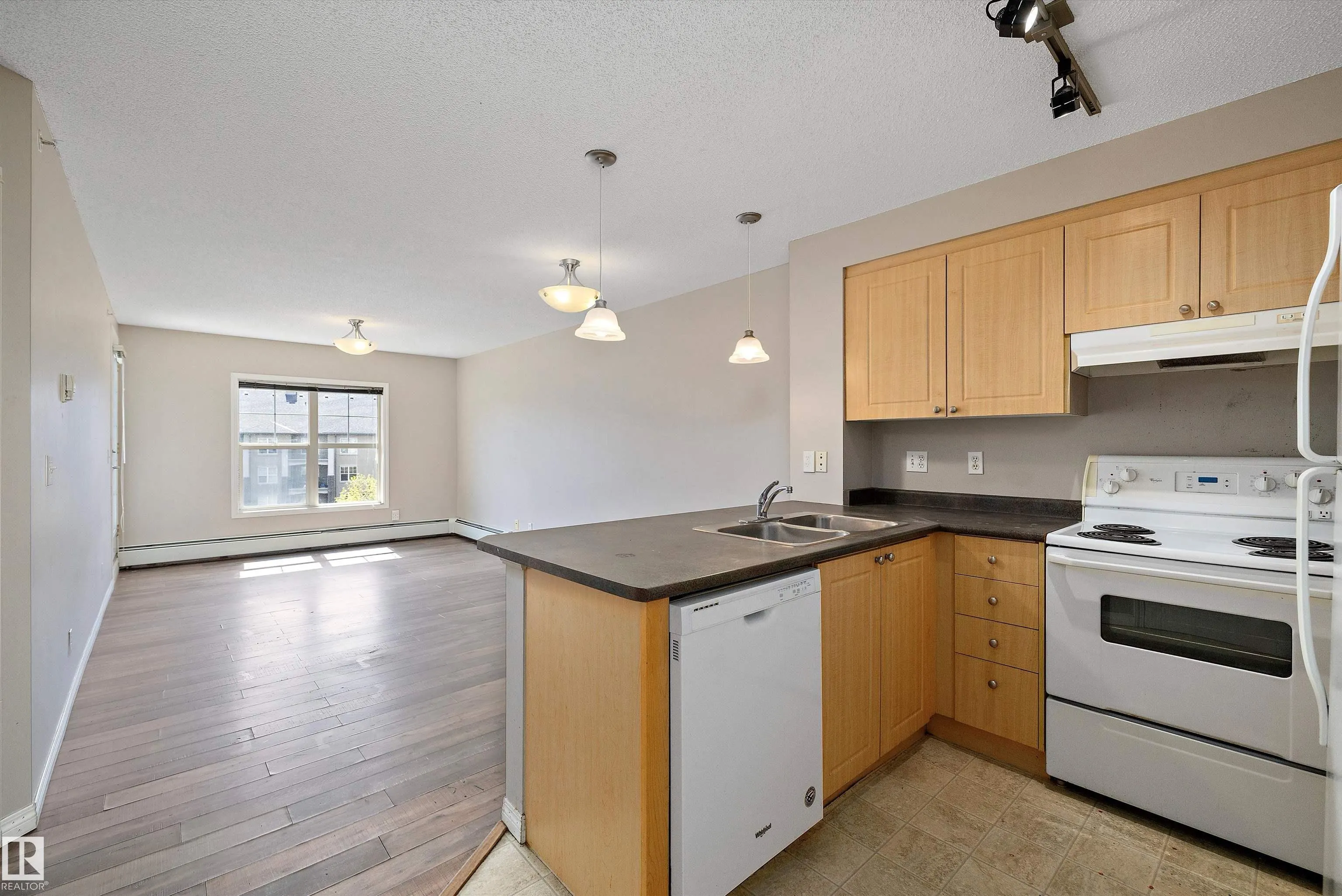 636 MCALLISTER Loop