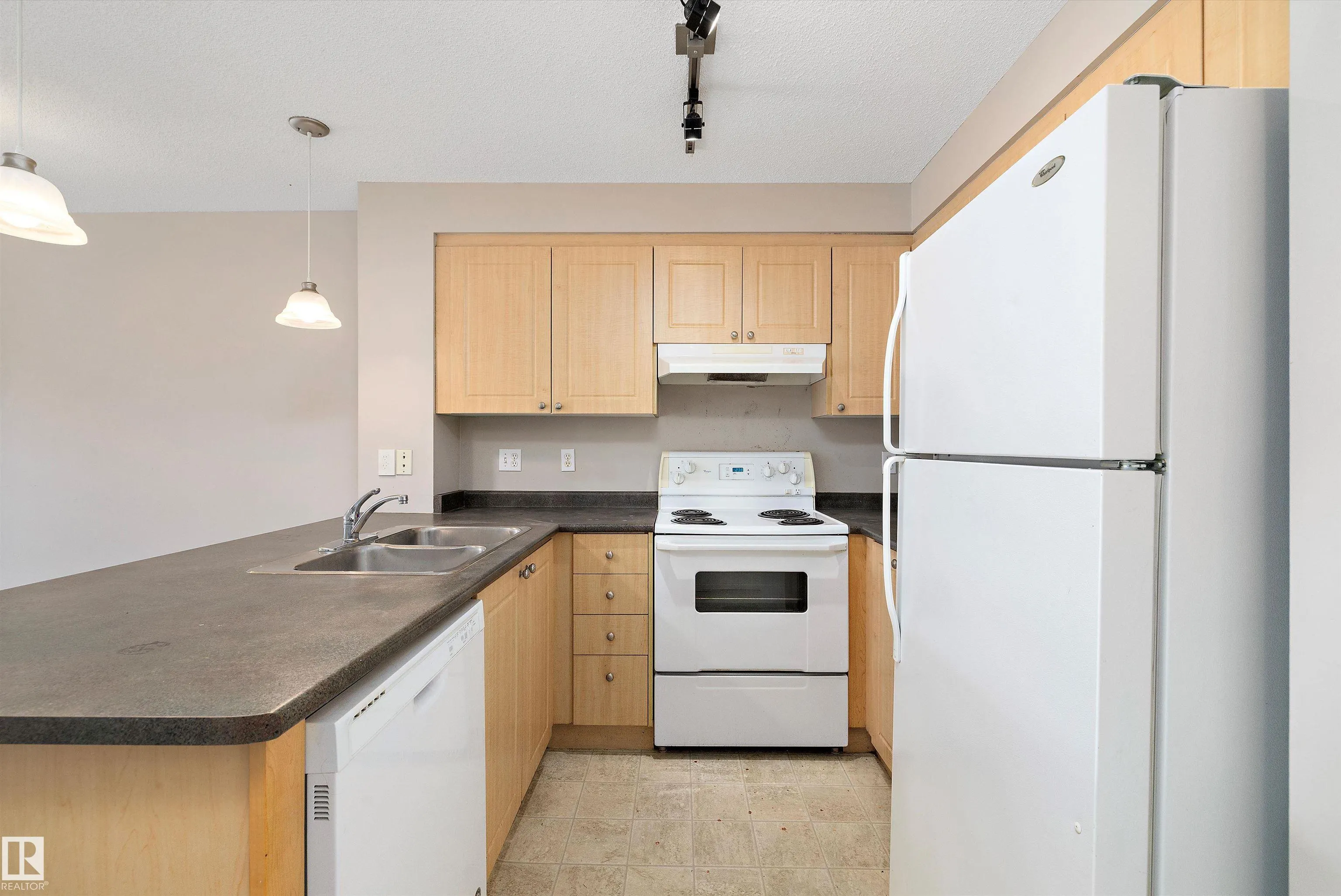 636 MCALLISTER Loop