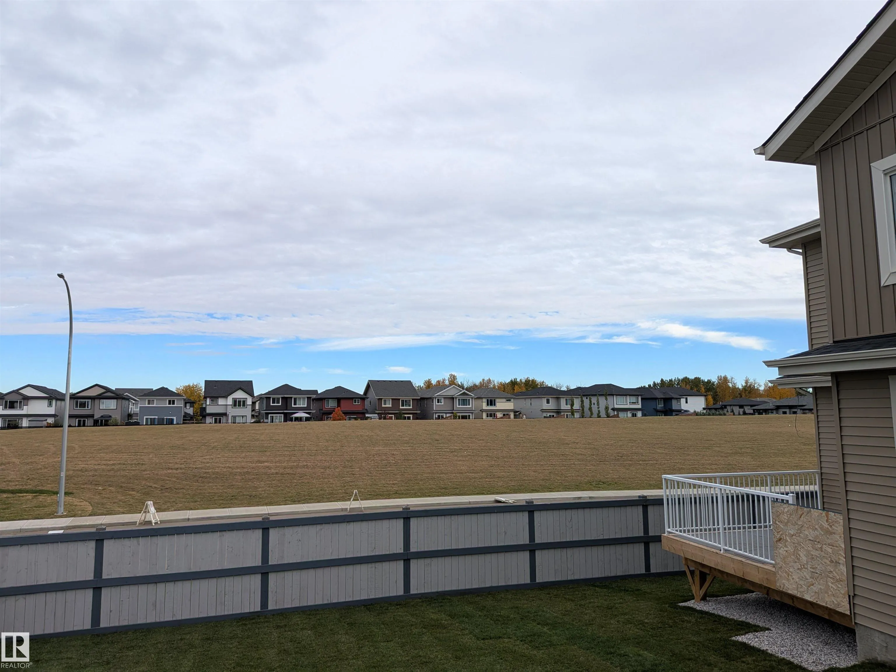 73 ASHBURY Crescent