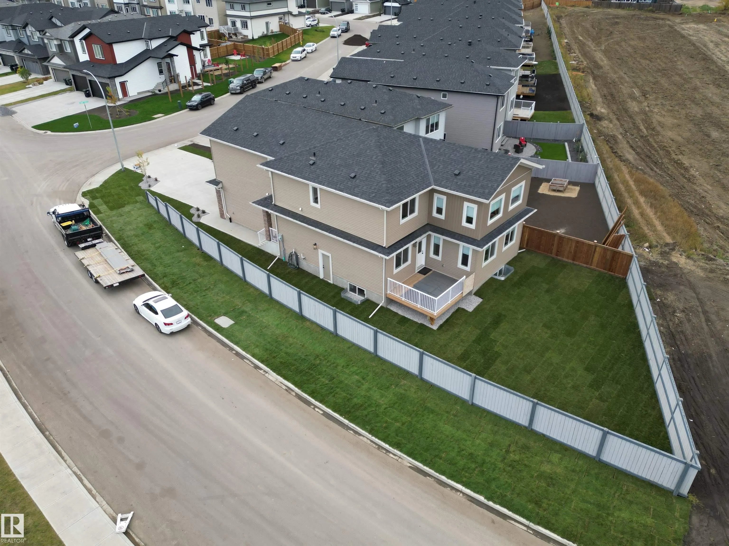 73 ASHBURY Crescent