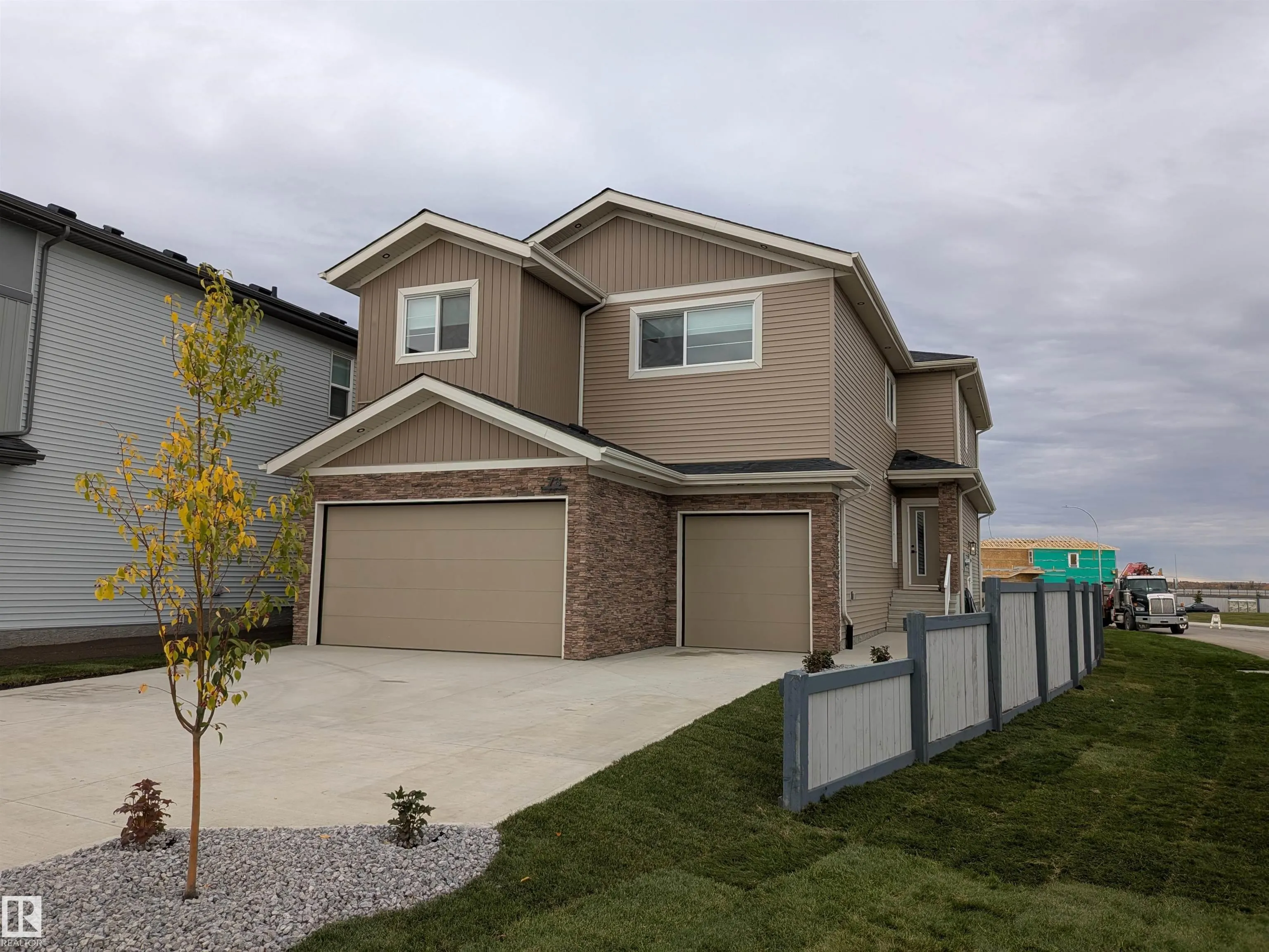 73 ASHBURY Crescent