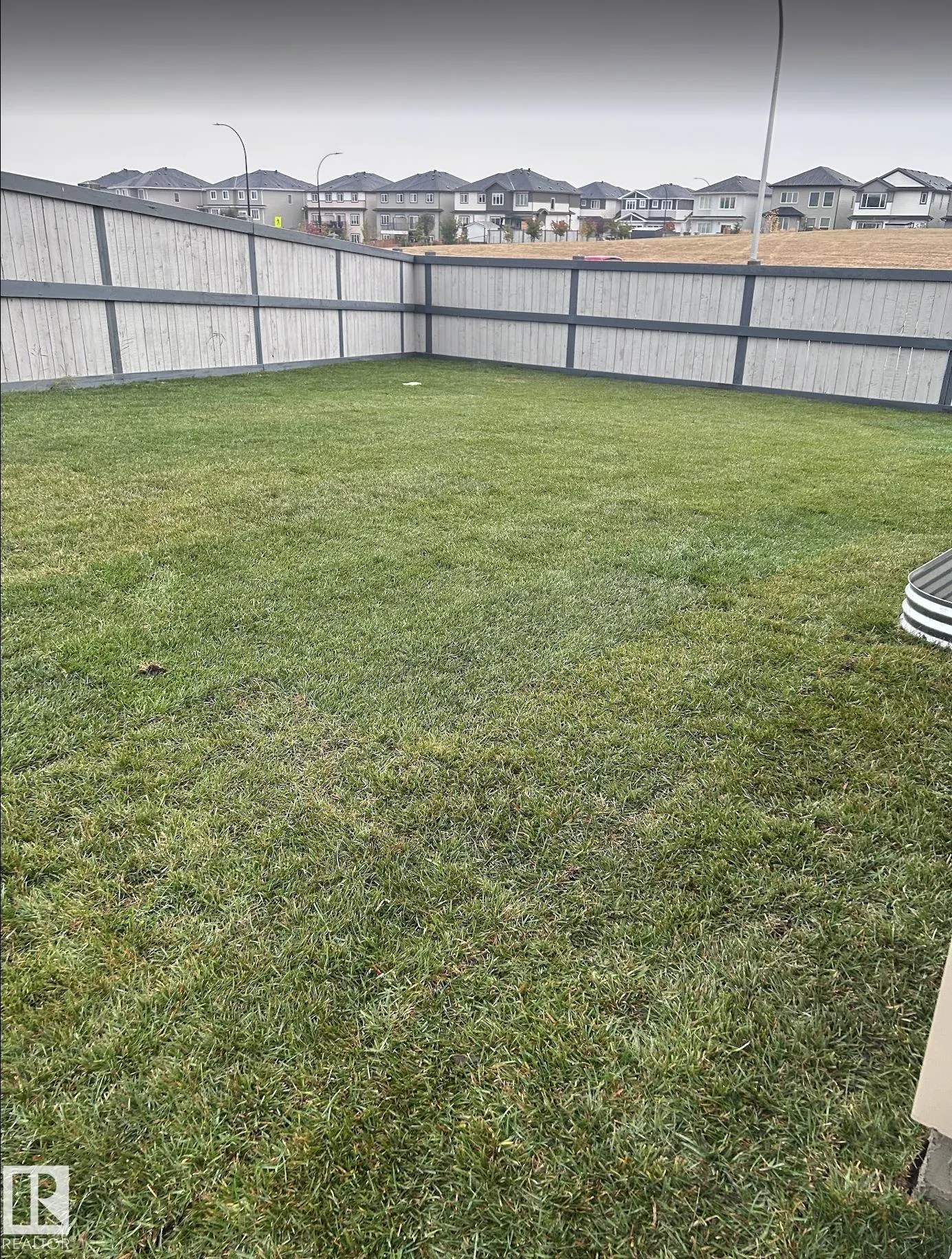 73 ASHBURY Crescent