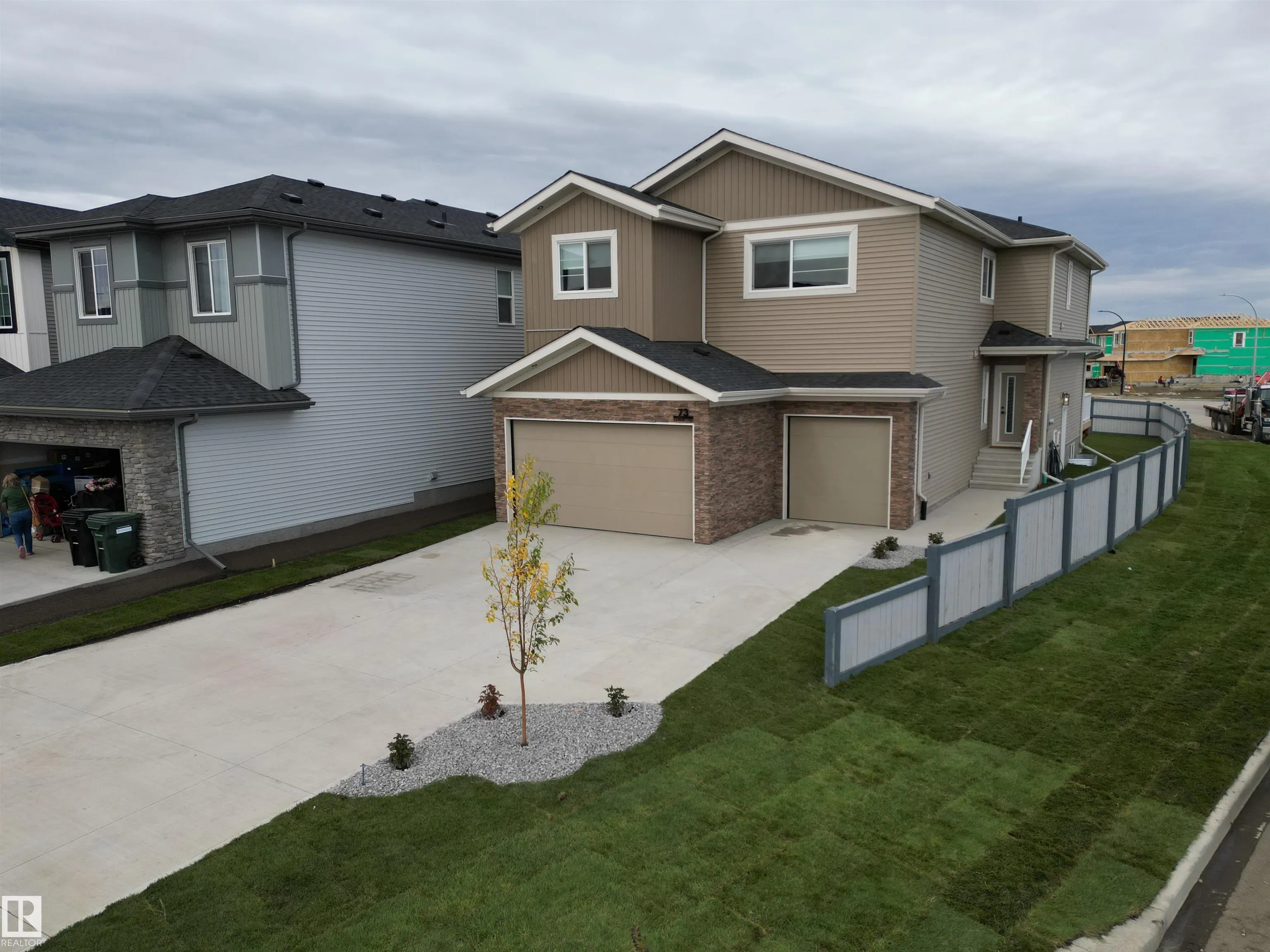73 ASHBURY Crescent