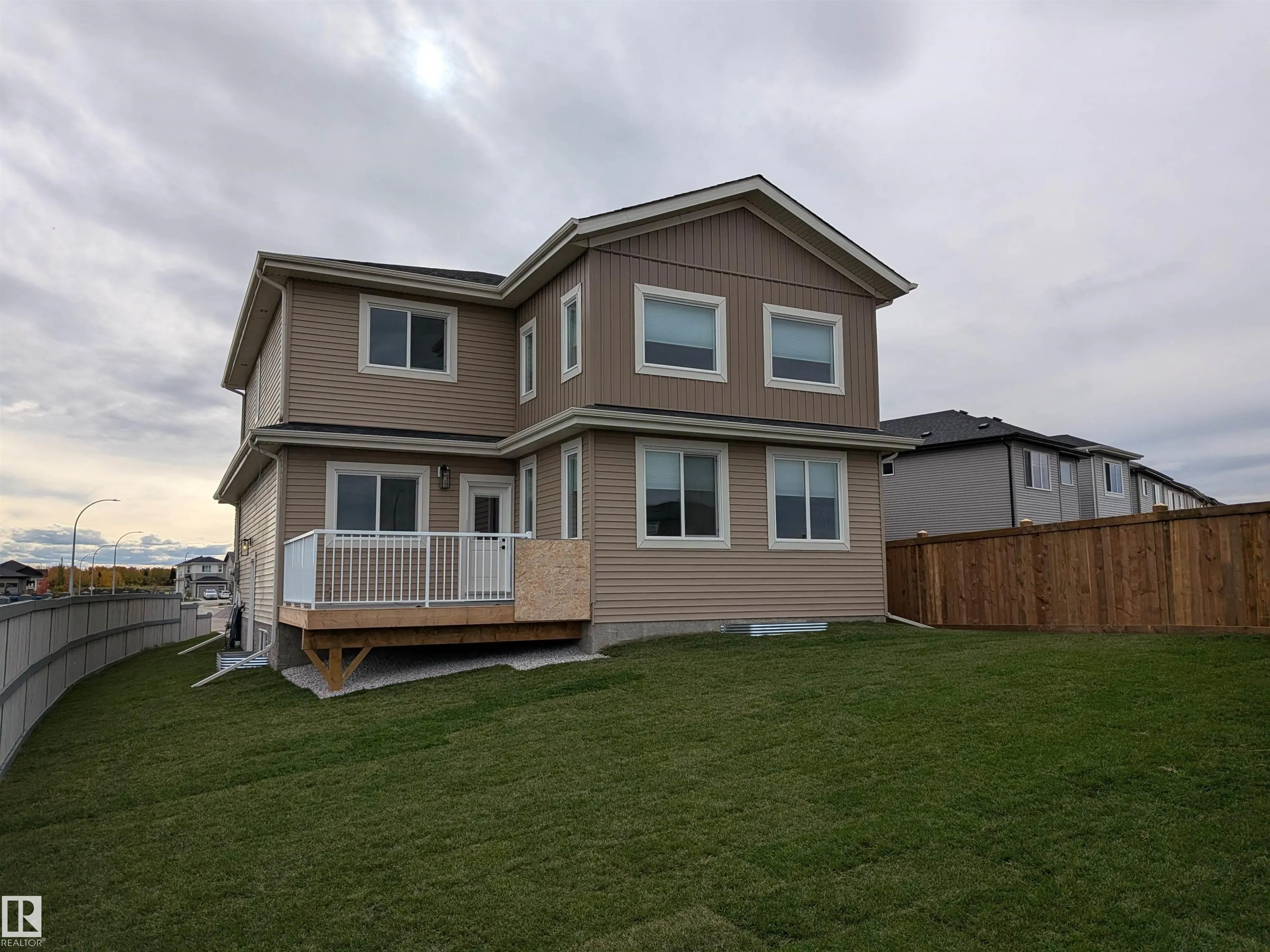 73 ASHBURY Crescent