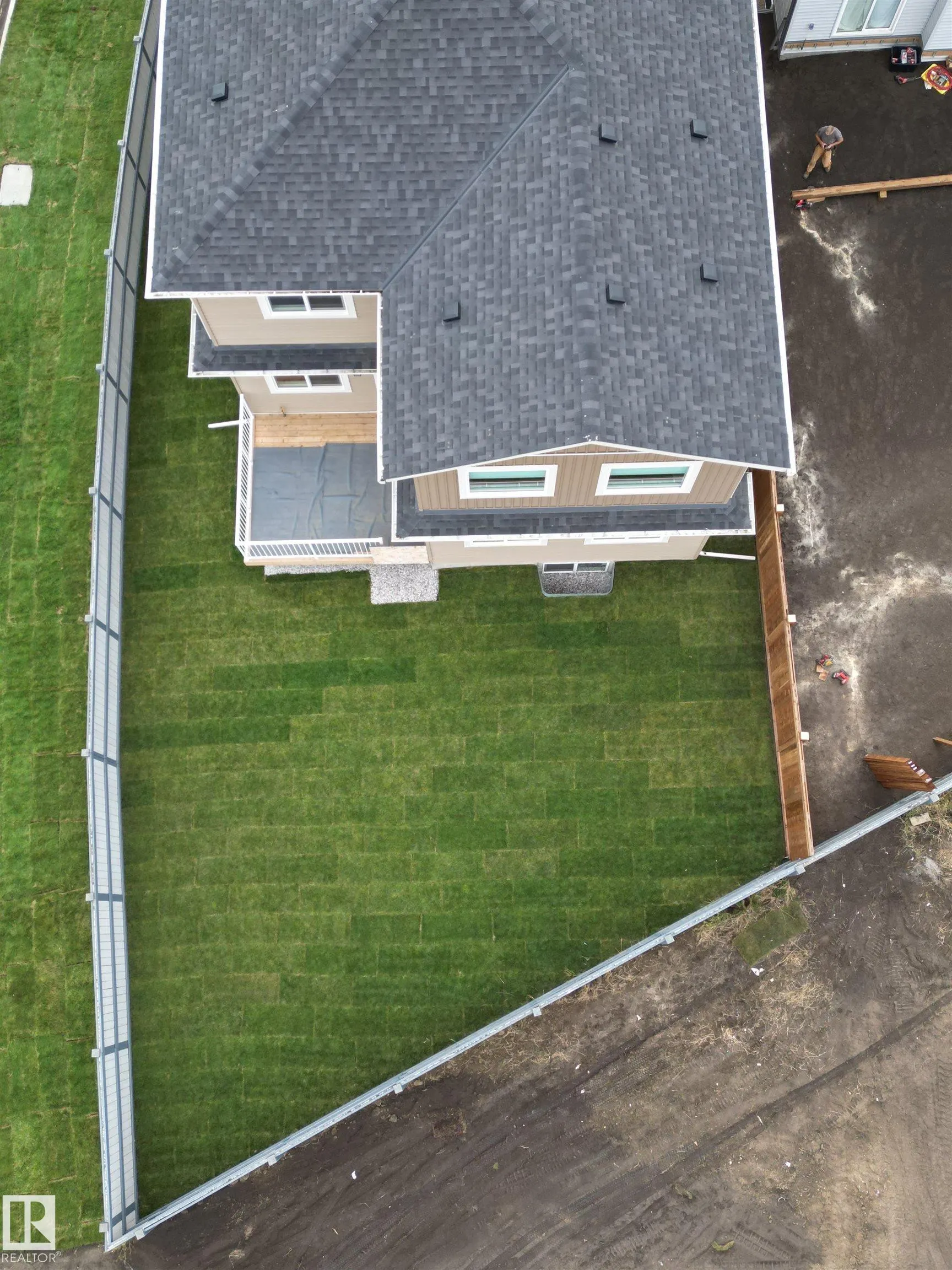 73 ASHBURY Crescent