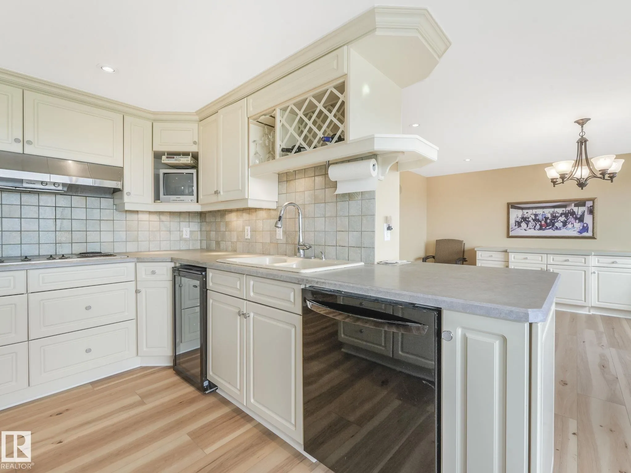 9929 SASKATCHEWAN Drive