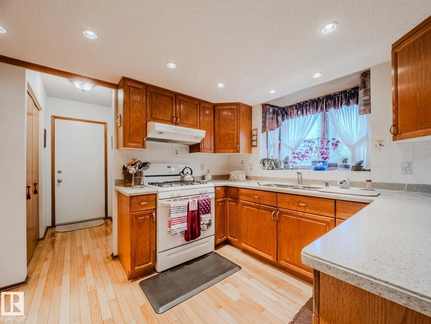 14 GREENBRIAR Crescent