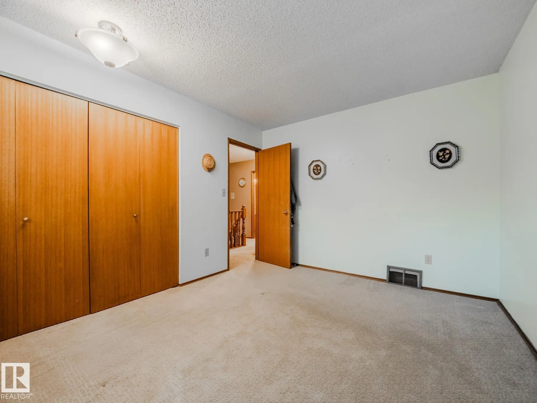 14 GREENBRIAR Crescent