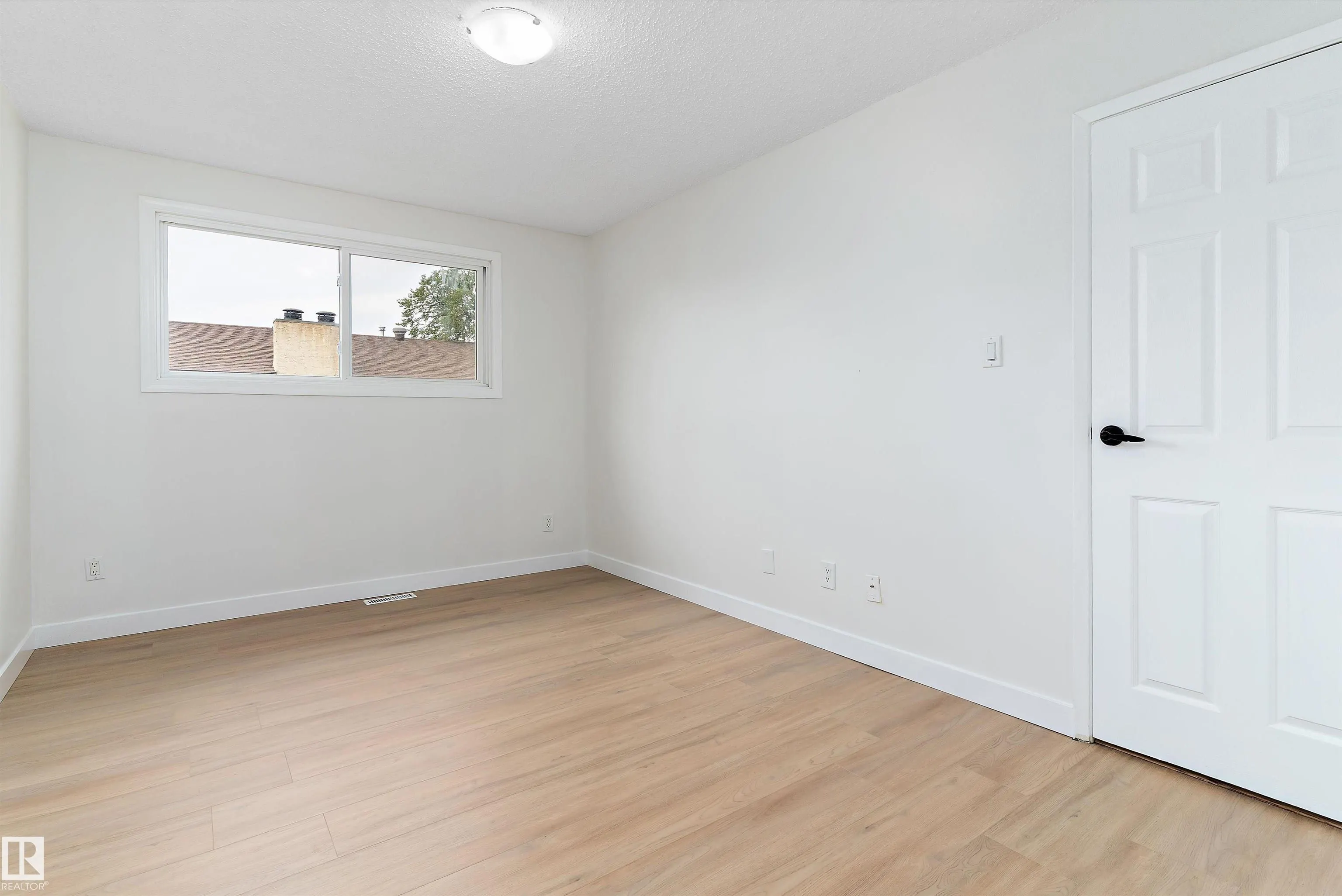 12H Clareview Village