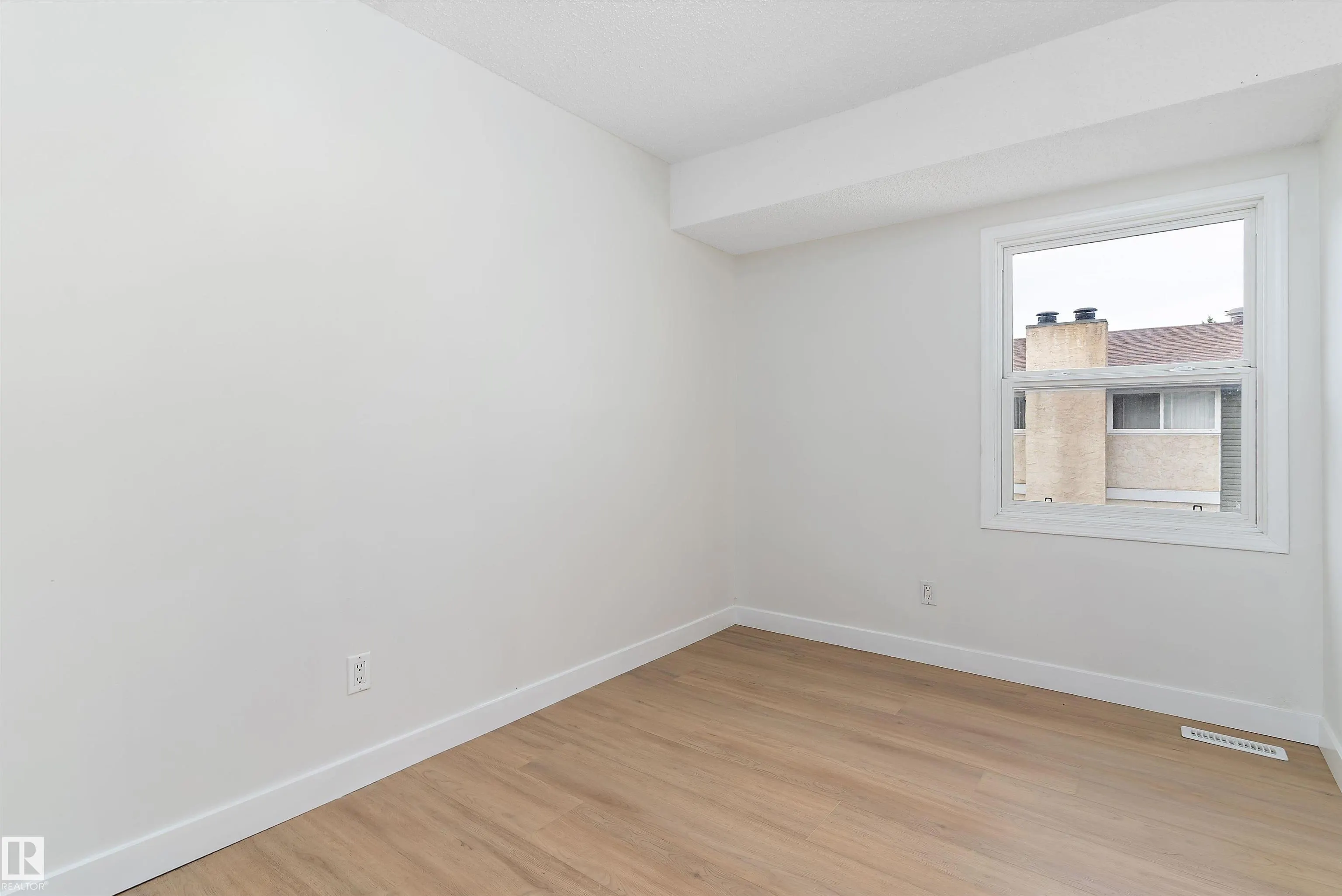12H Clareview Village