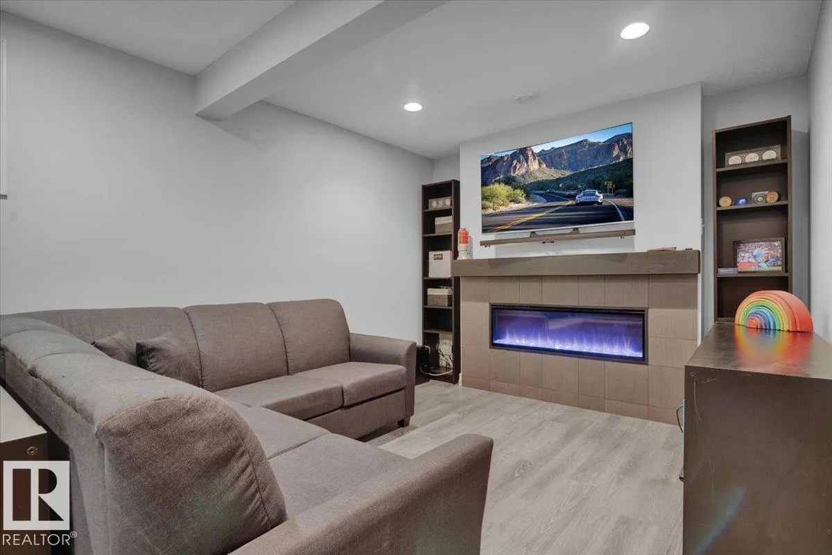 2591 COLE Crescent