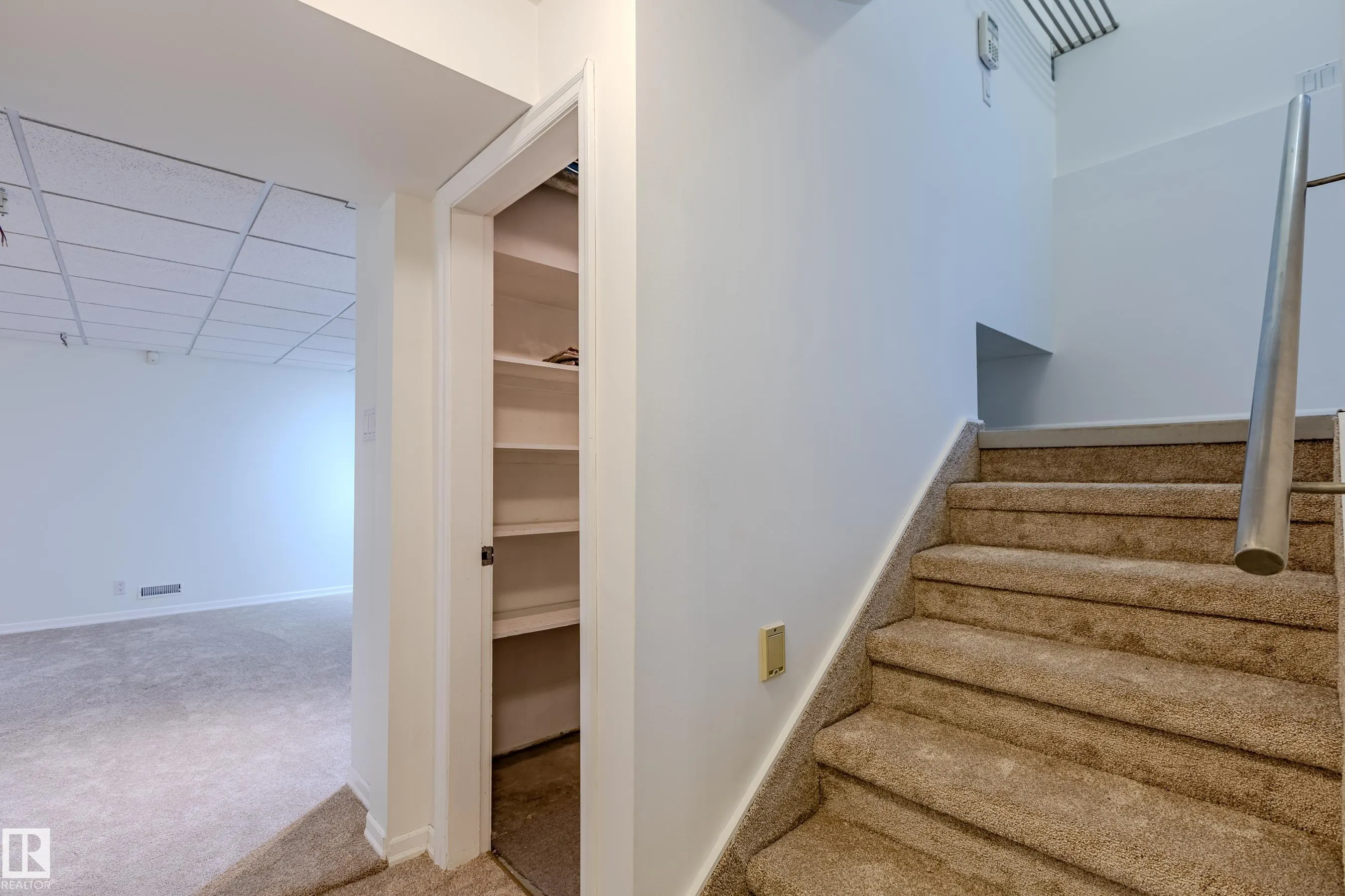 9815 68 Street