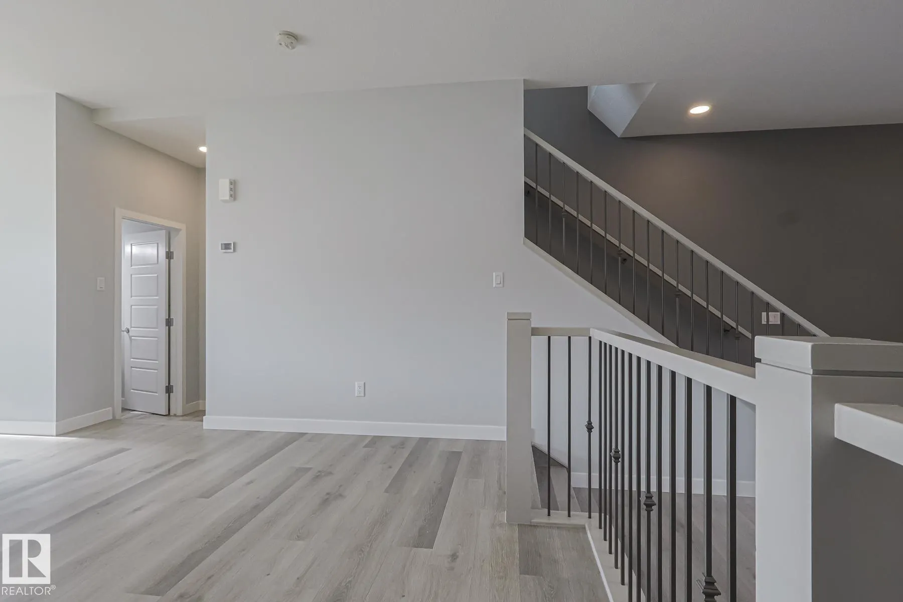 1653 PLUM CIRCLE Circle