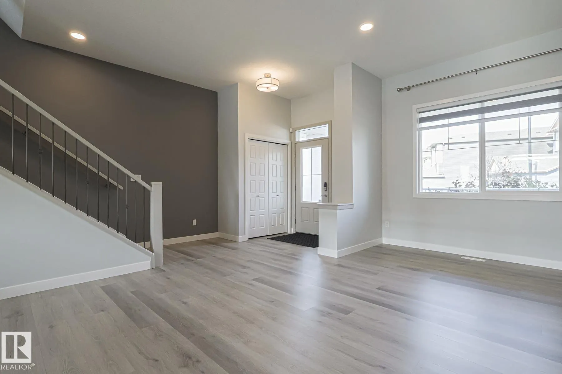 1653 PLUM CIRCLE Circle