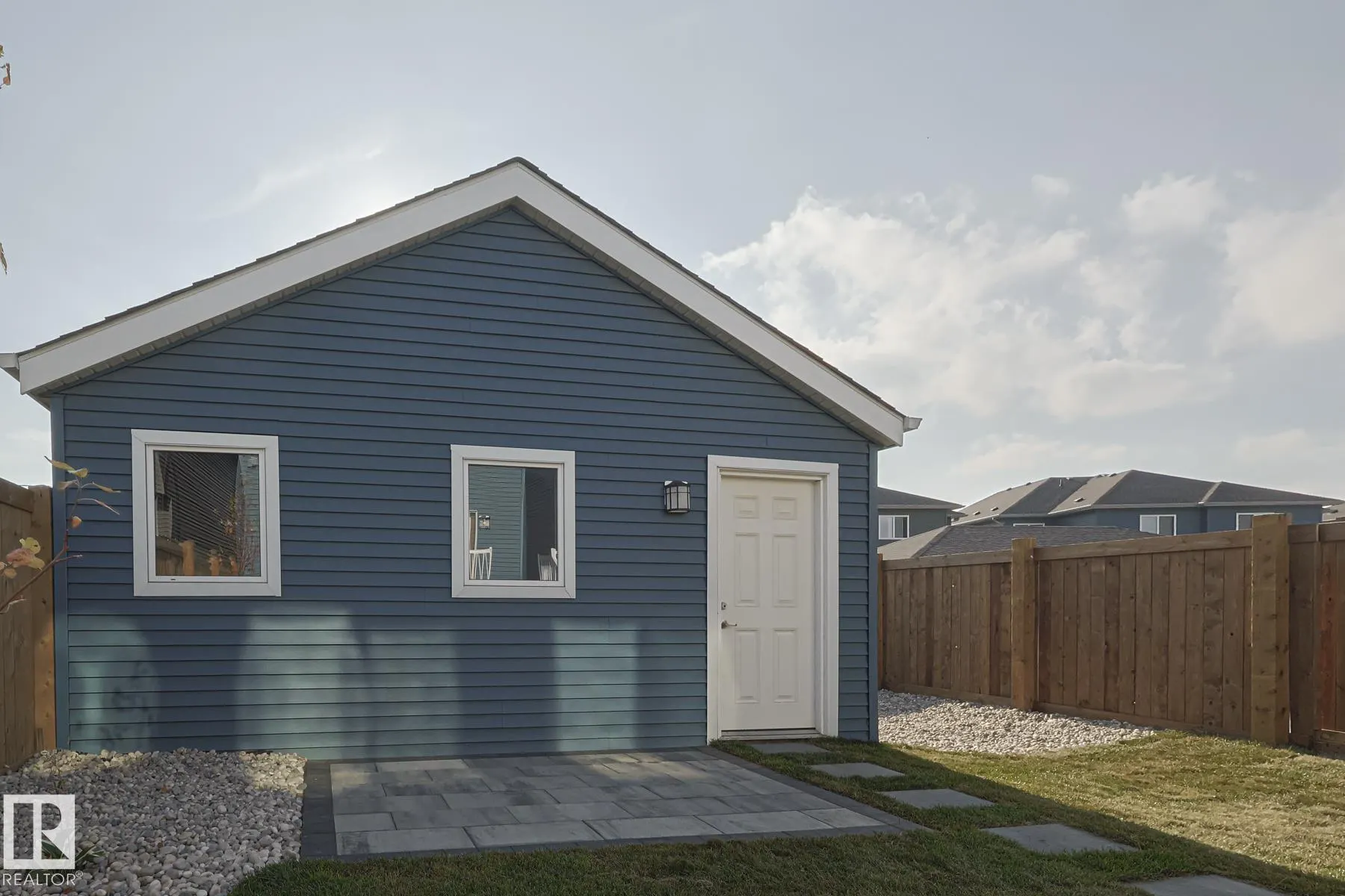 1653 PLUM CIRCLE Circle