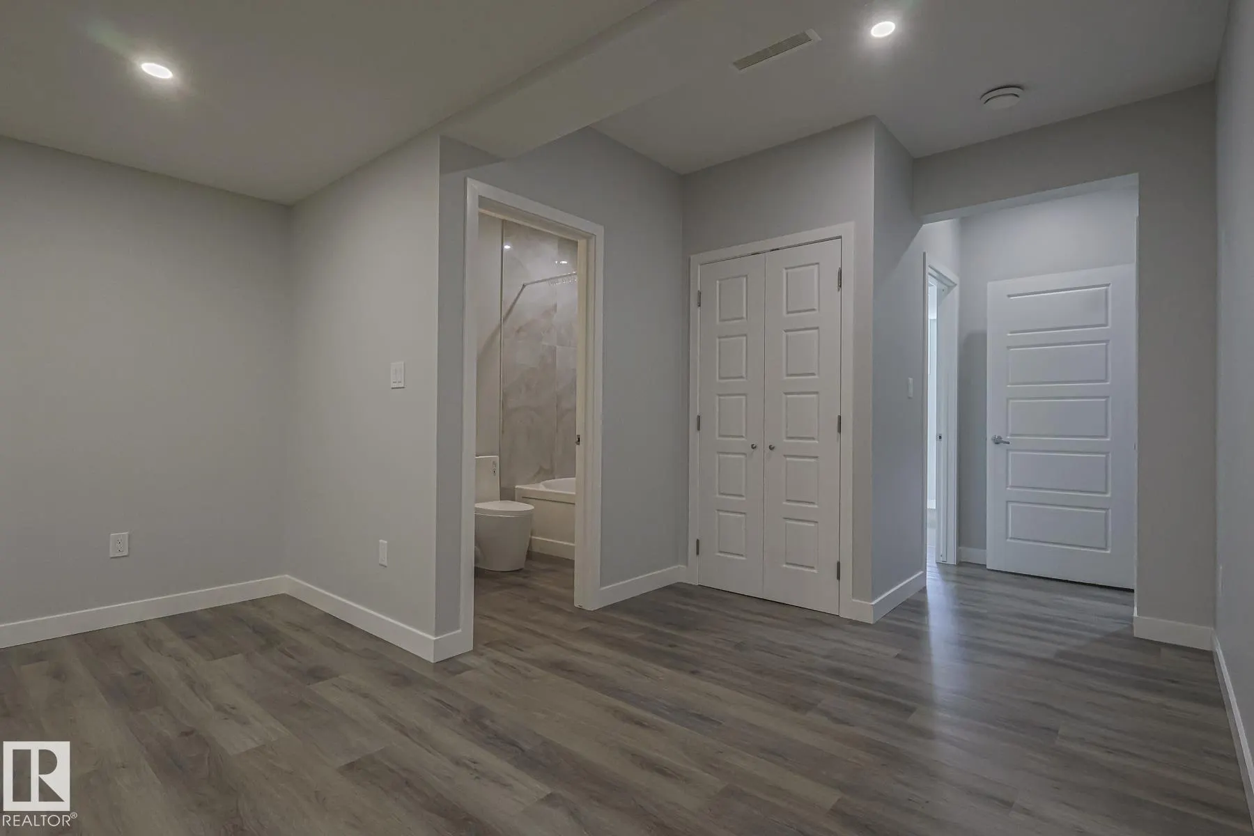 1653 PLUM CIRCLE Circle
