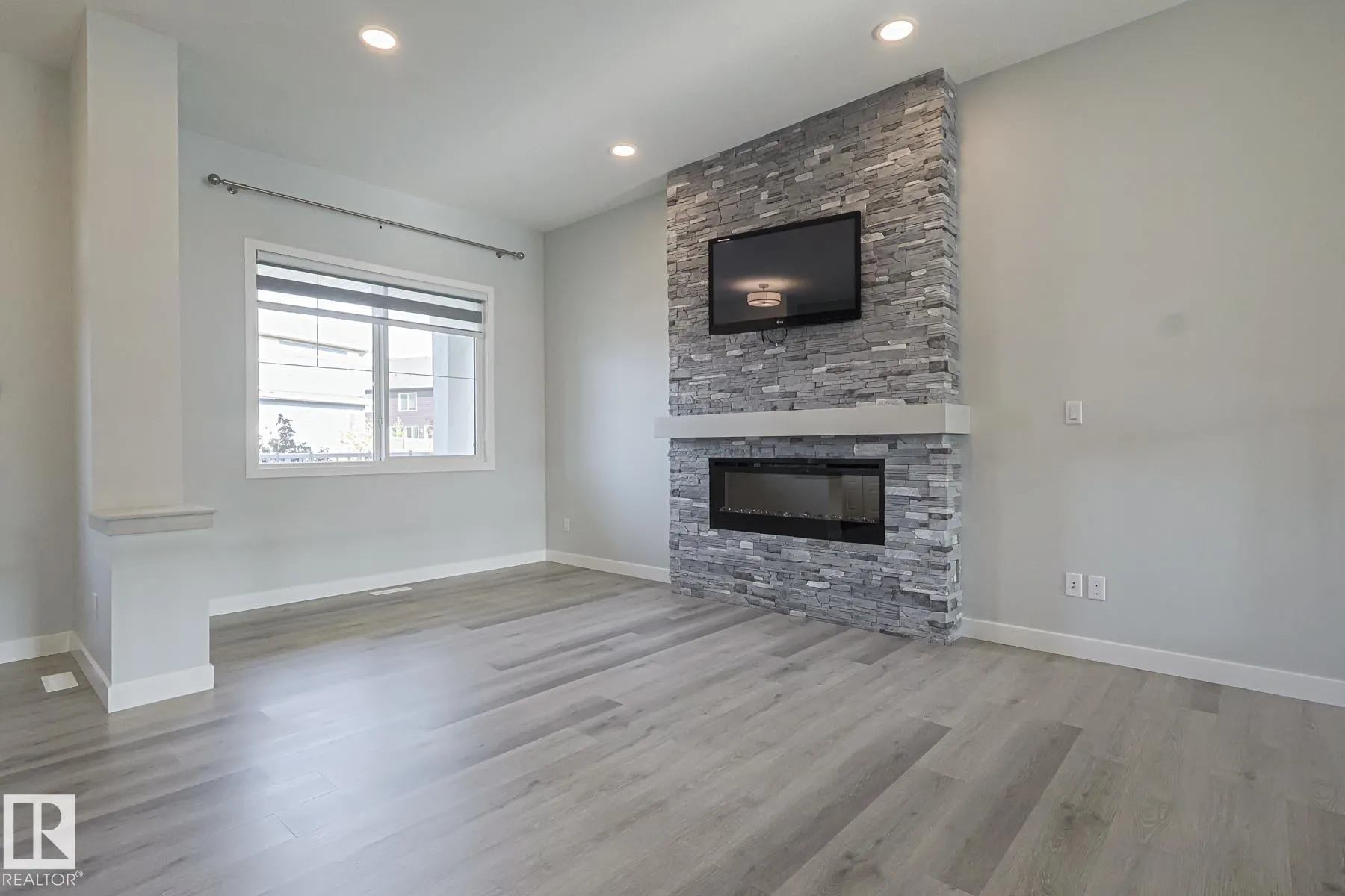 1653 PLUM CIRCLE Circle